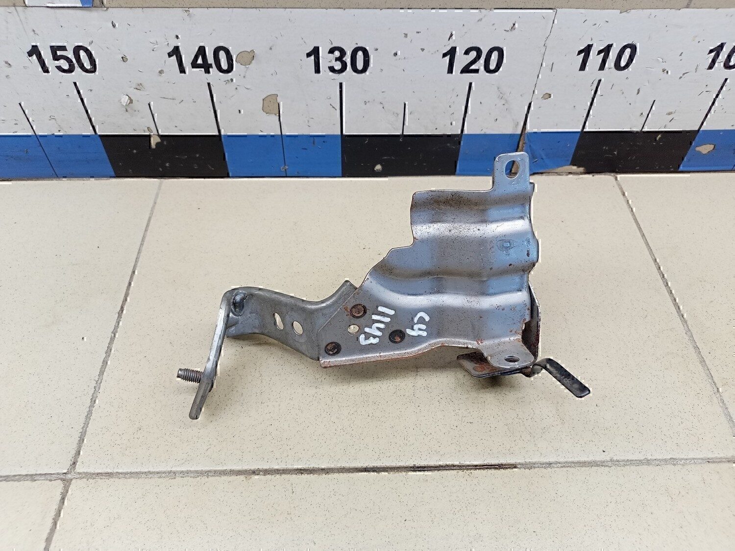 Кронштейн (сопут. товар) Isuzu Elf/N-Serie (NPR/NQR) 2005>