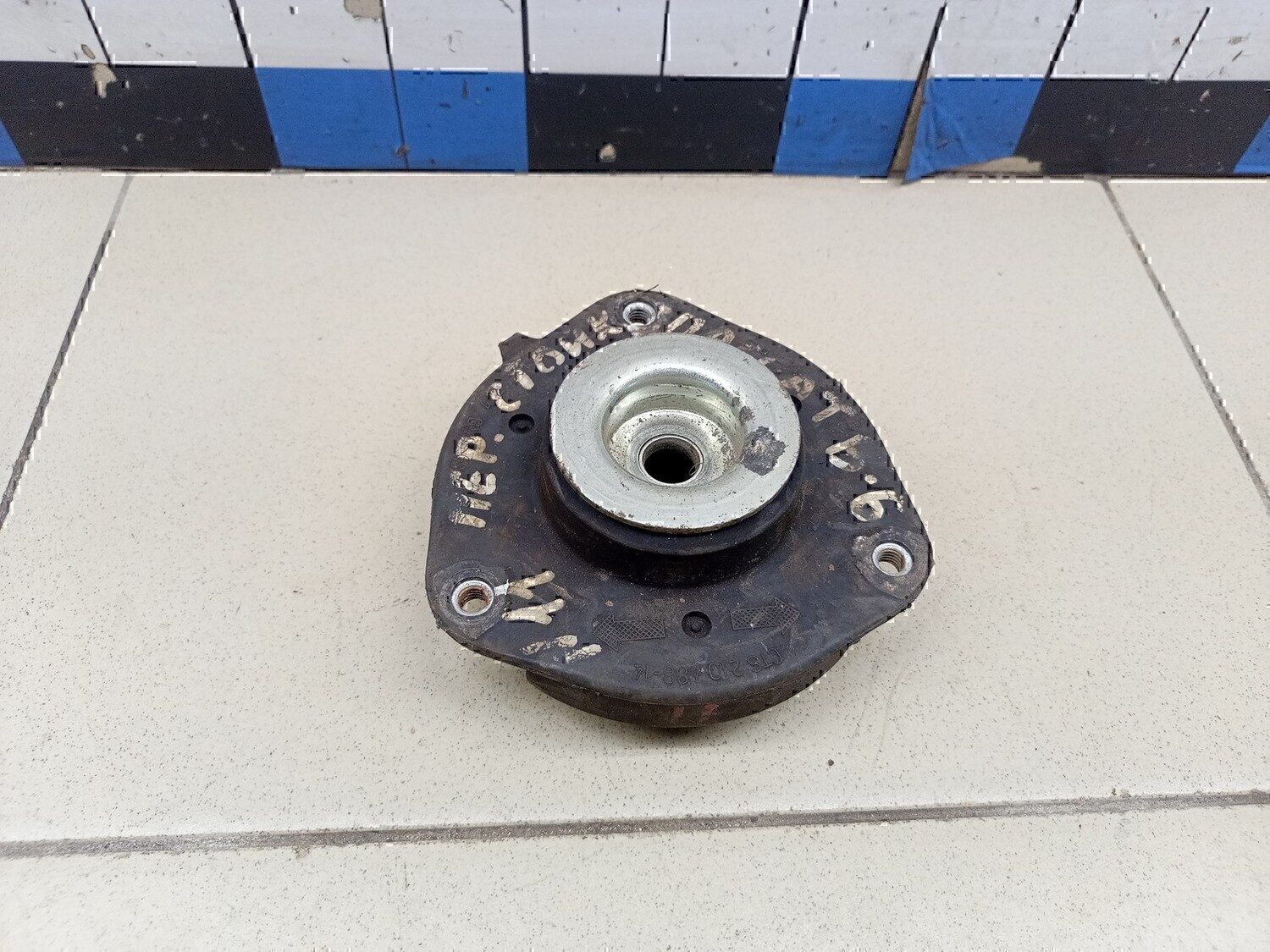 Опора переднего амортизатора Audi Passat [B6] 2005-2010