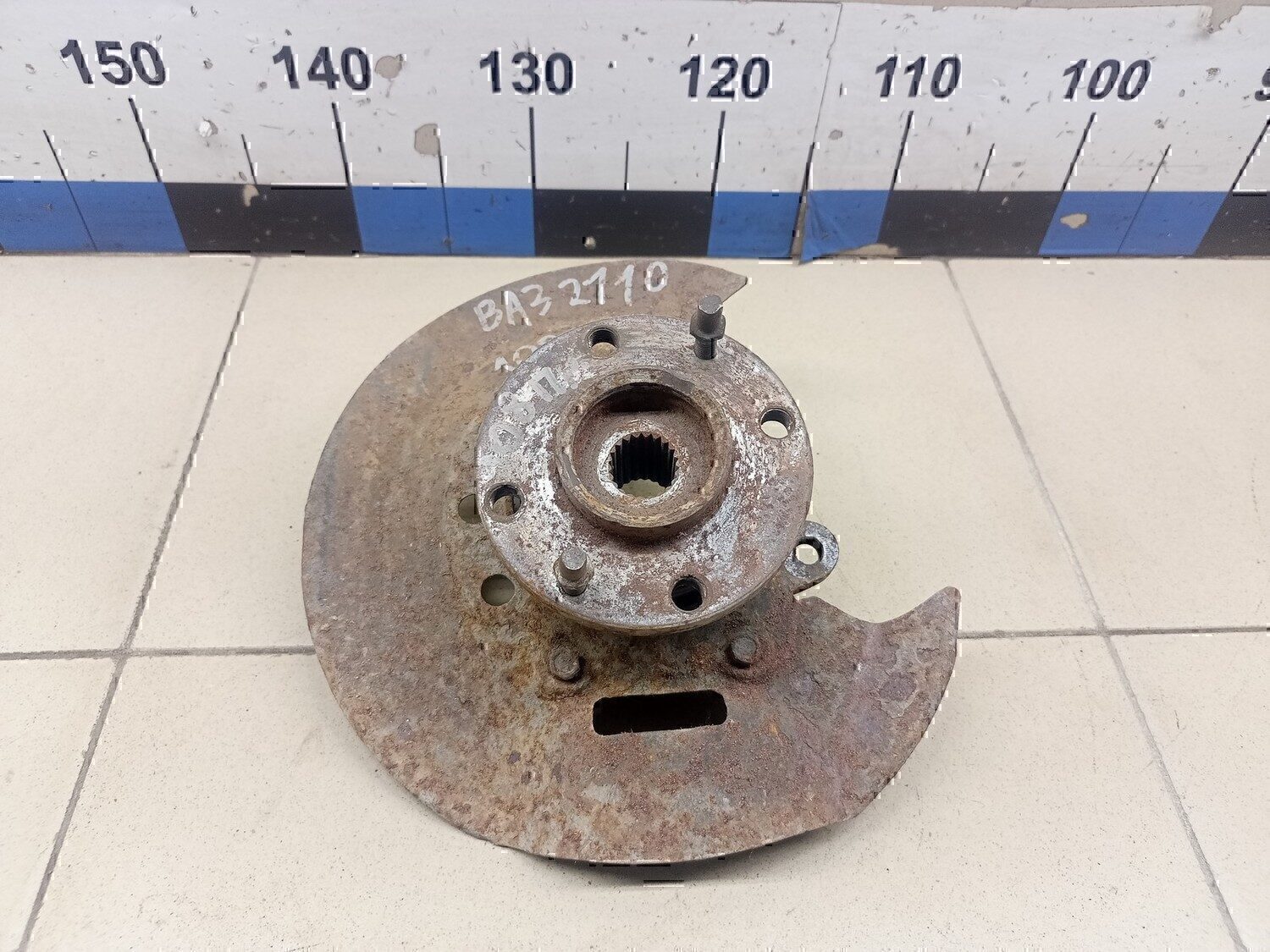 Кулак поворотный передний правый VAZ Lada 2115