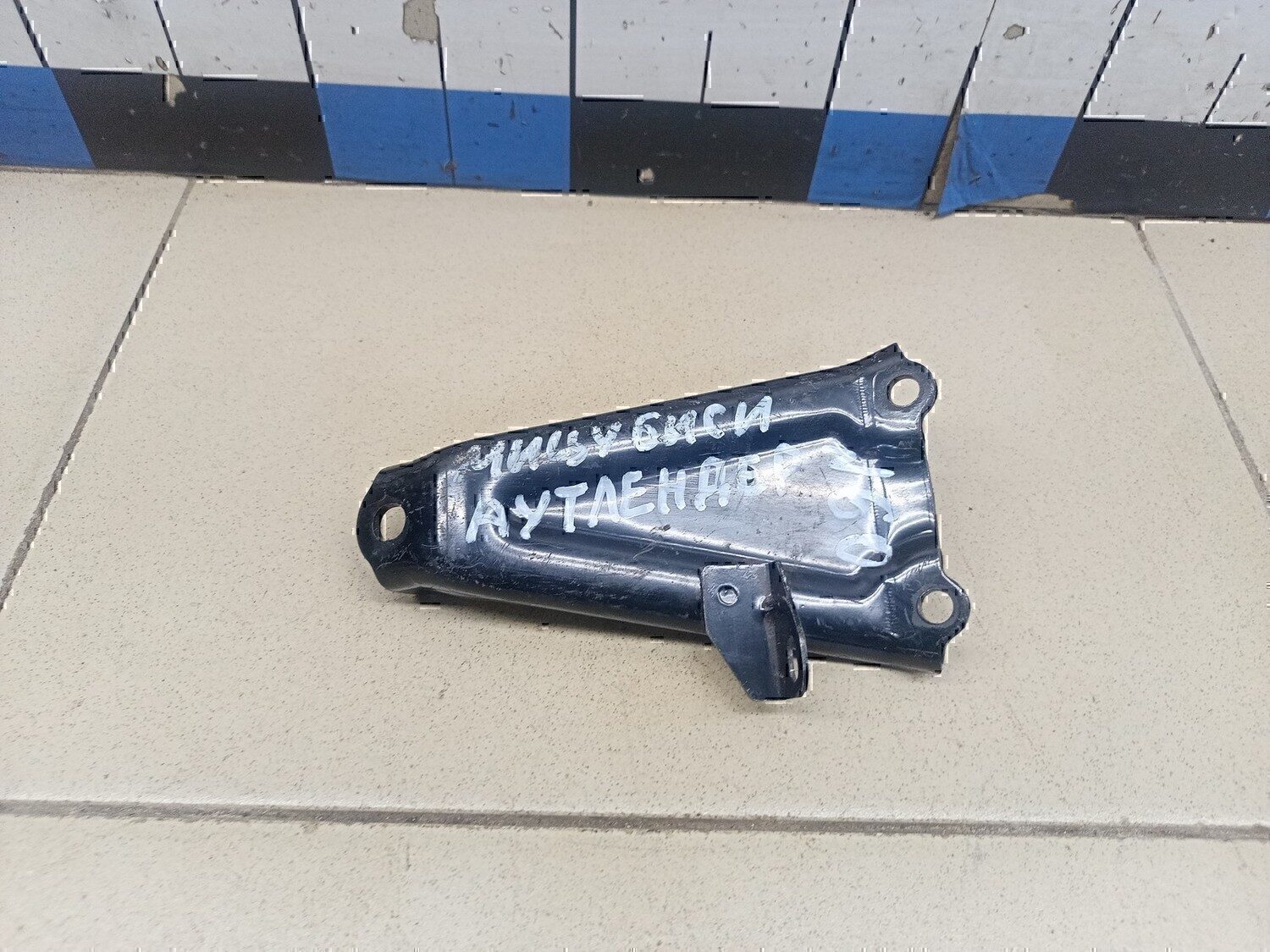 Кронштейн (сопут. товар) MITSUBISHI Outlander XL (CW) 2006-2012