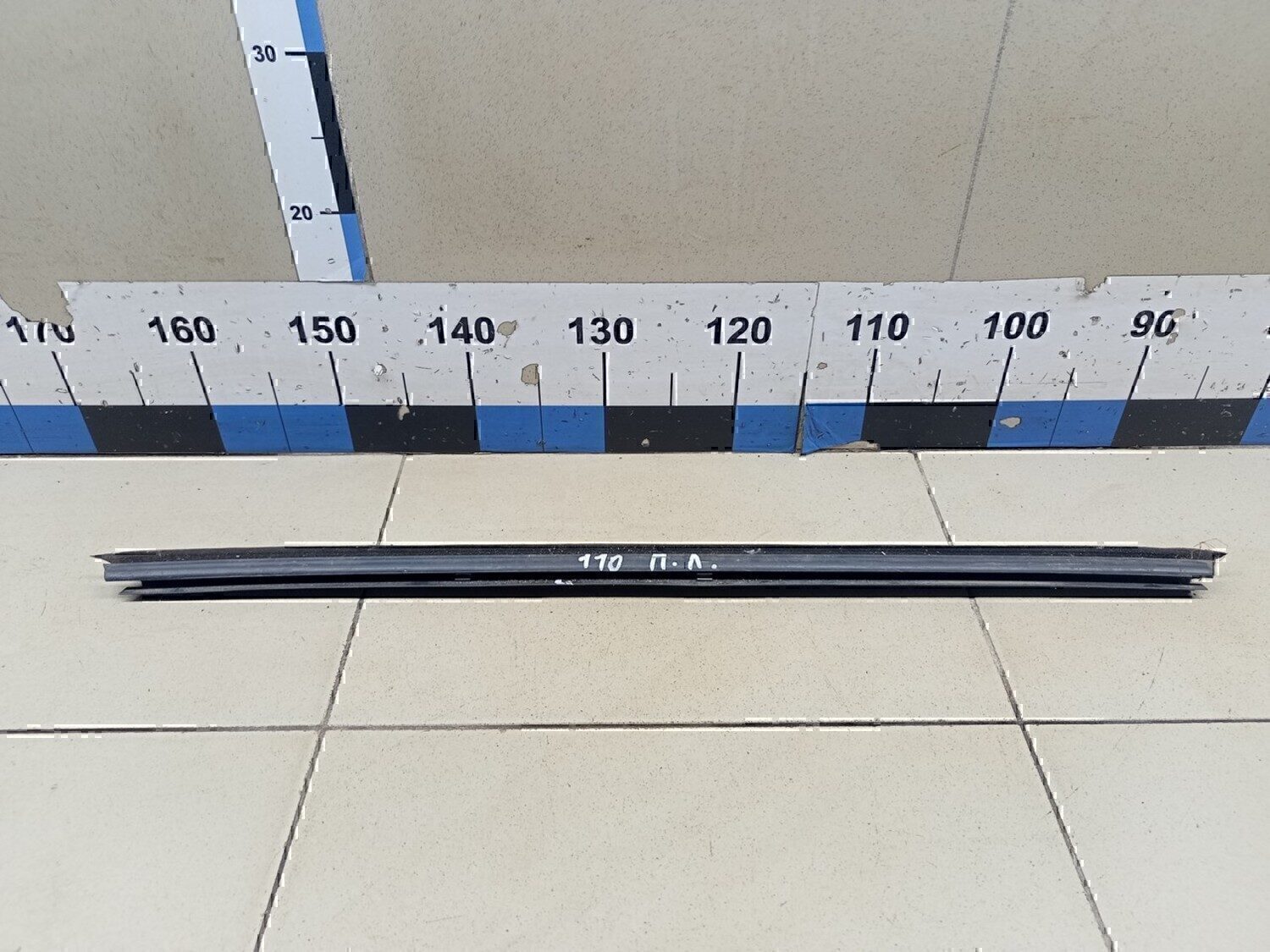 Накладка стекла переднего левого MITSUBISHI Colt (Z3) 2004-2012