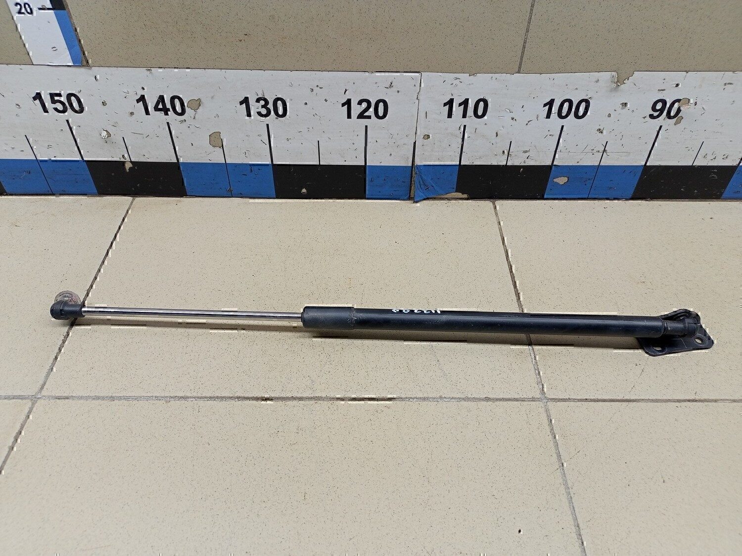 Амортизатор двери багажника MITSUBISHI Outlander (GF) 2012>