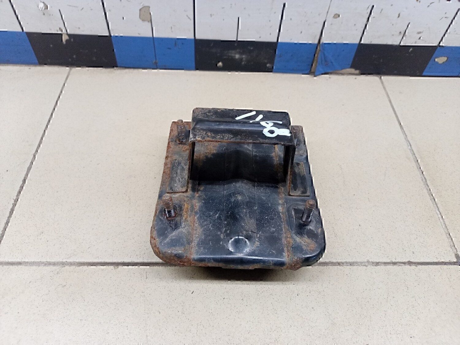 Кронштейн усилителя переднего бампера правый DAEWOO Gentra II 2013-2015