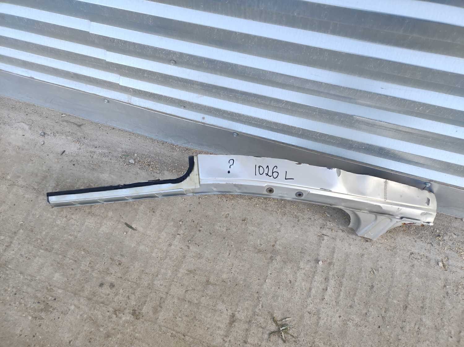 Рамка лобового стекла RENAULT Logan 2005-2014