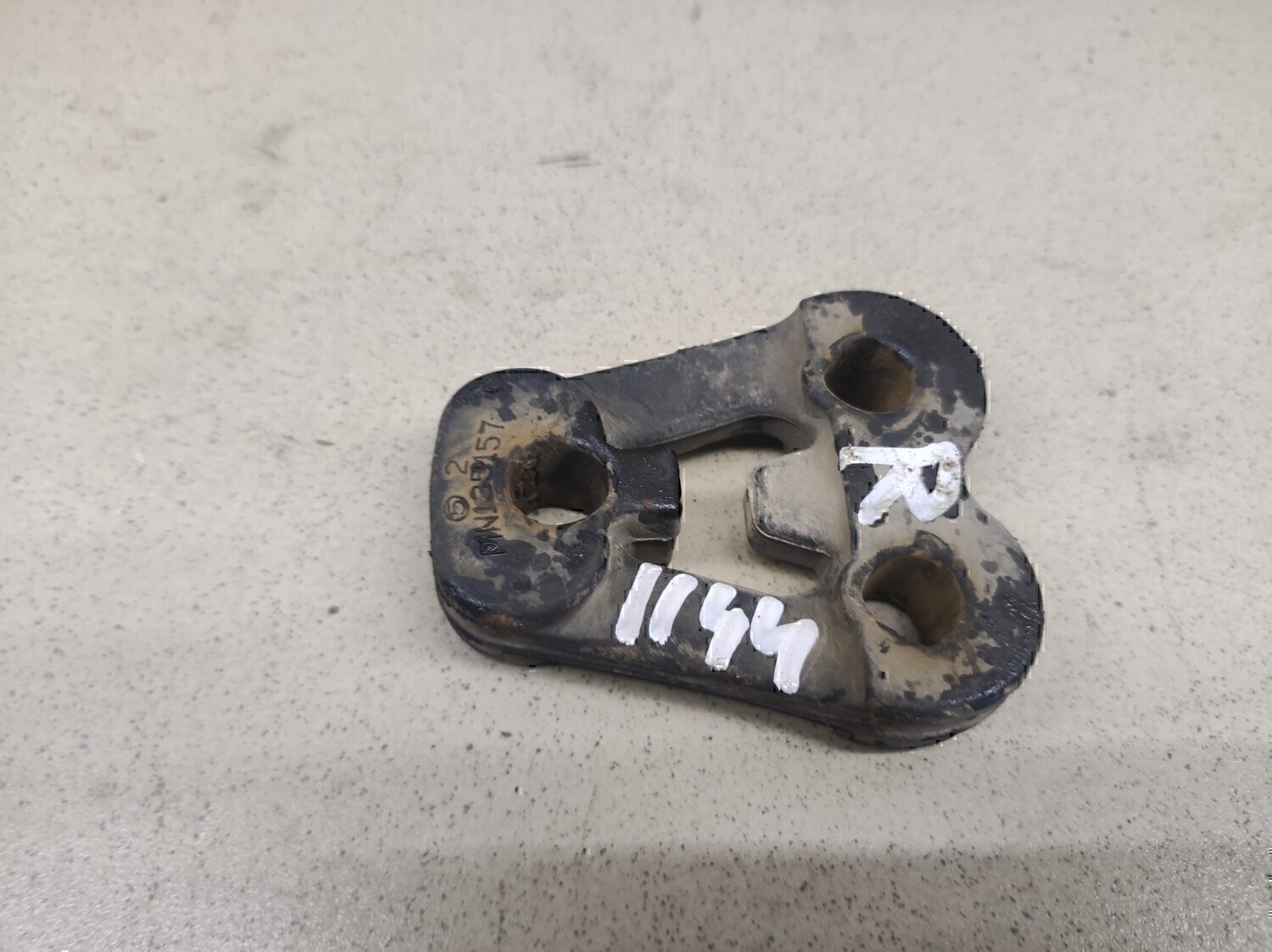 Резинка подвеса глушителя MITSUBISHI Outlander (CU) 2003-2009