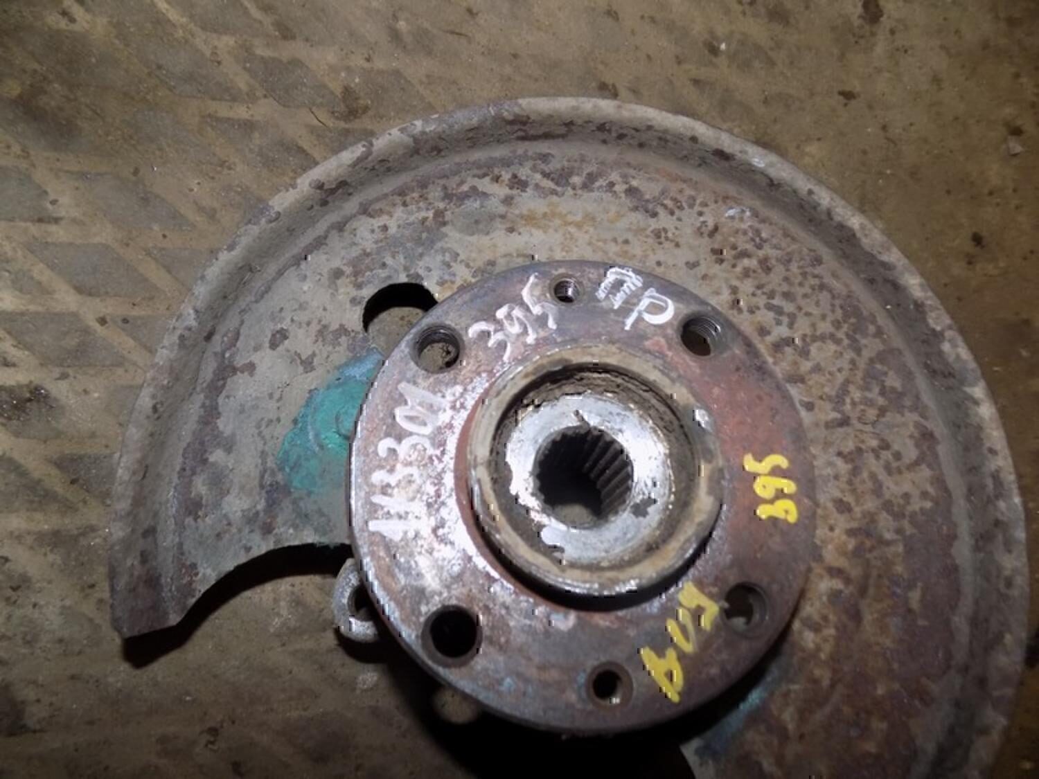 Кулак поворотный передний правый VAZ Lada 2115