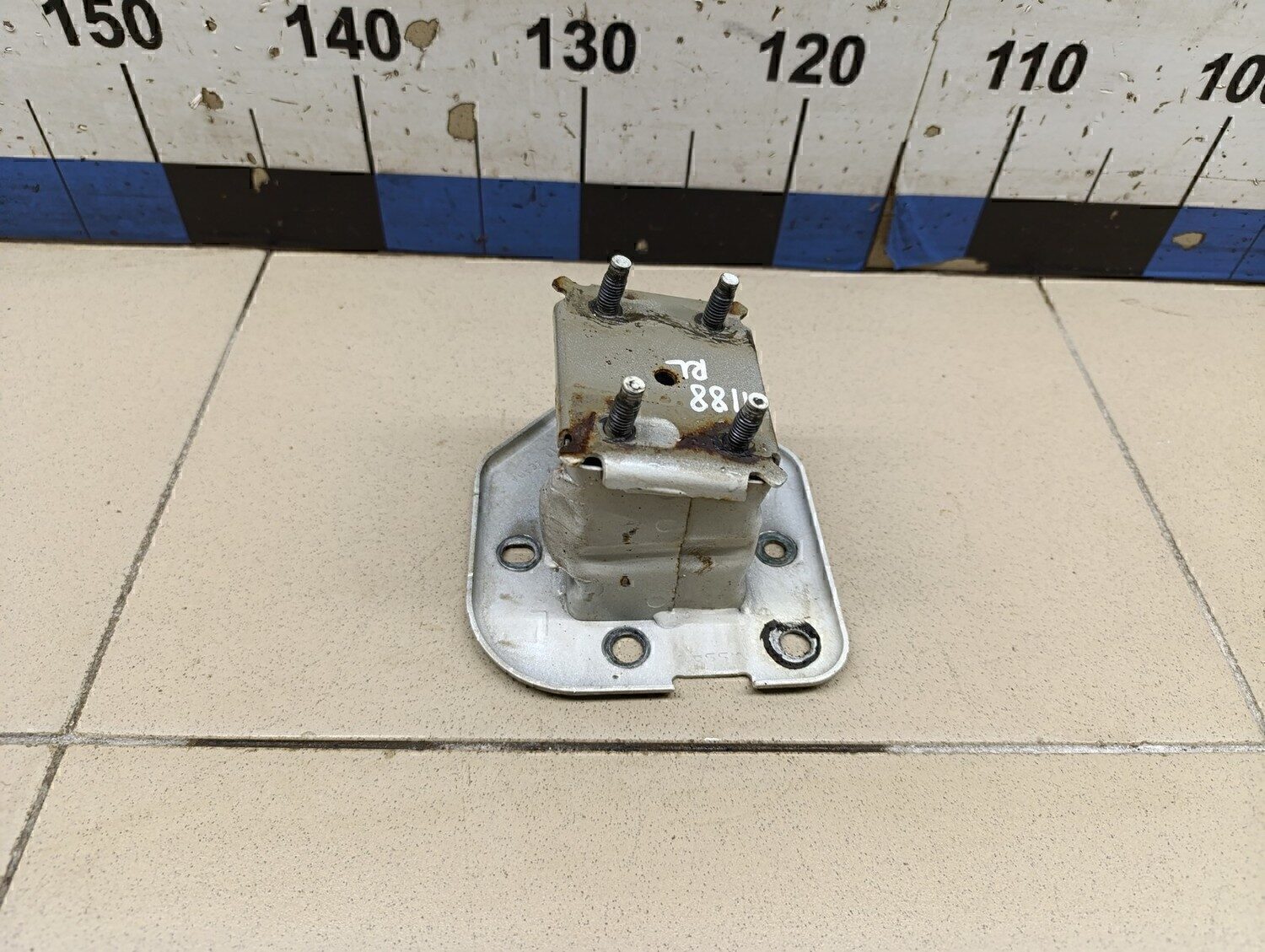 Кронштейн усилителя заднего бампера левый NISSAN Qashqai (J11) 2014>