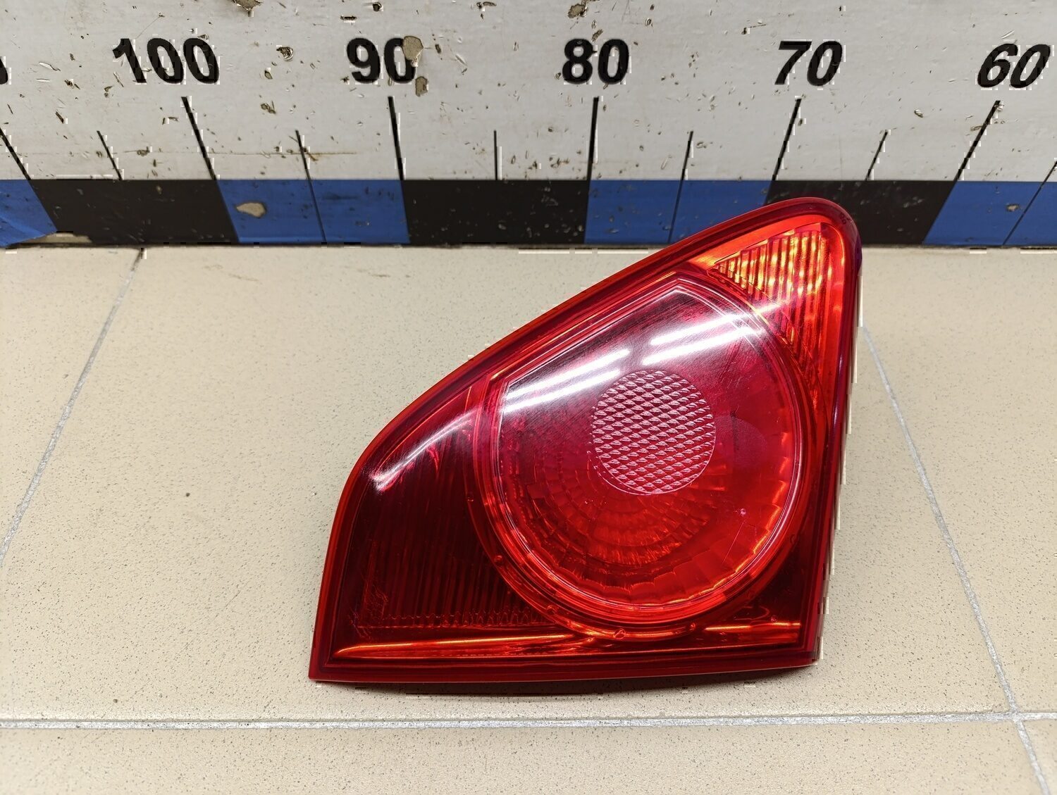 Фонарь задний внутренний левый TOYOTA Corolla E15 2006-2013