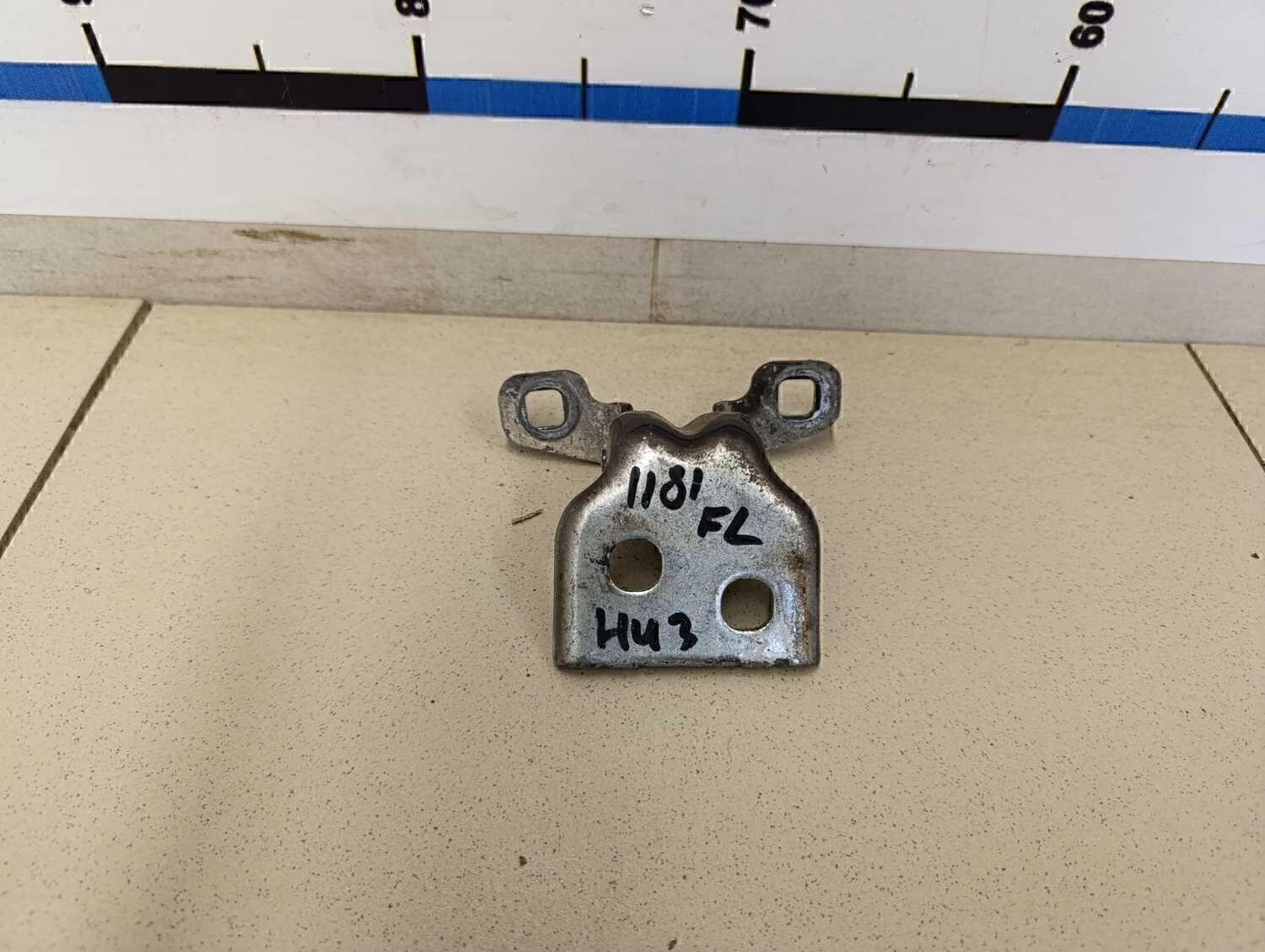 Петля двери передней правой верхняя RENAULT Logan 2005-2014