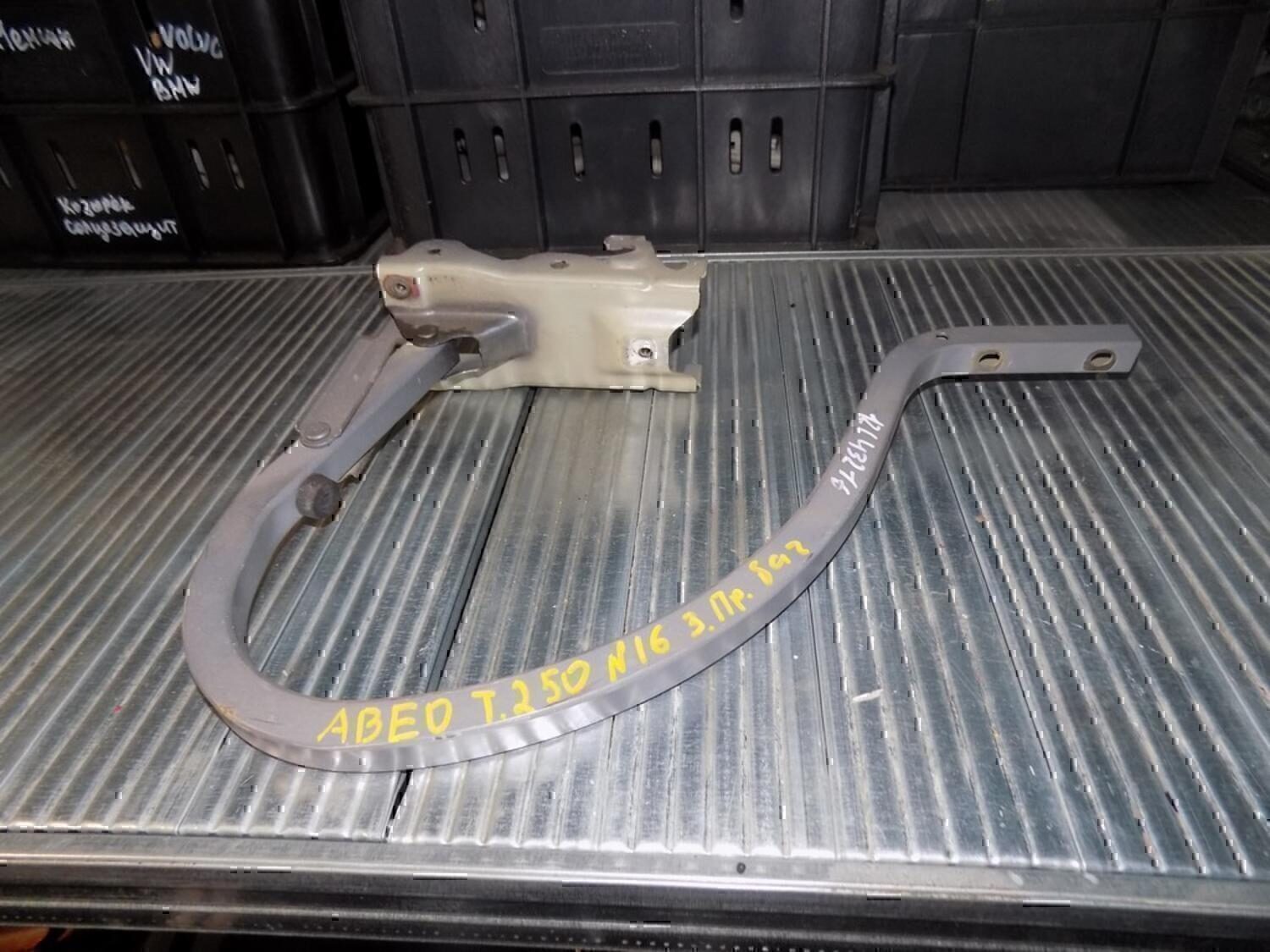 Петля крышки багажника Chevrolet Aveo (T250) 2005-2011