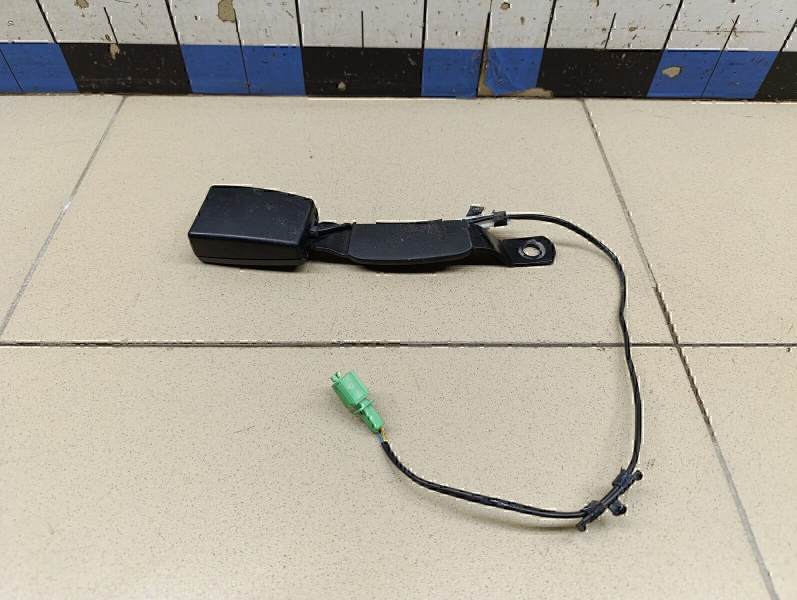 Ответная часть ремня безопасности SKODA Fabia 2007-2015