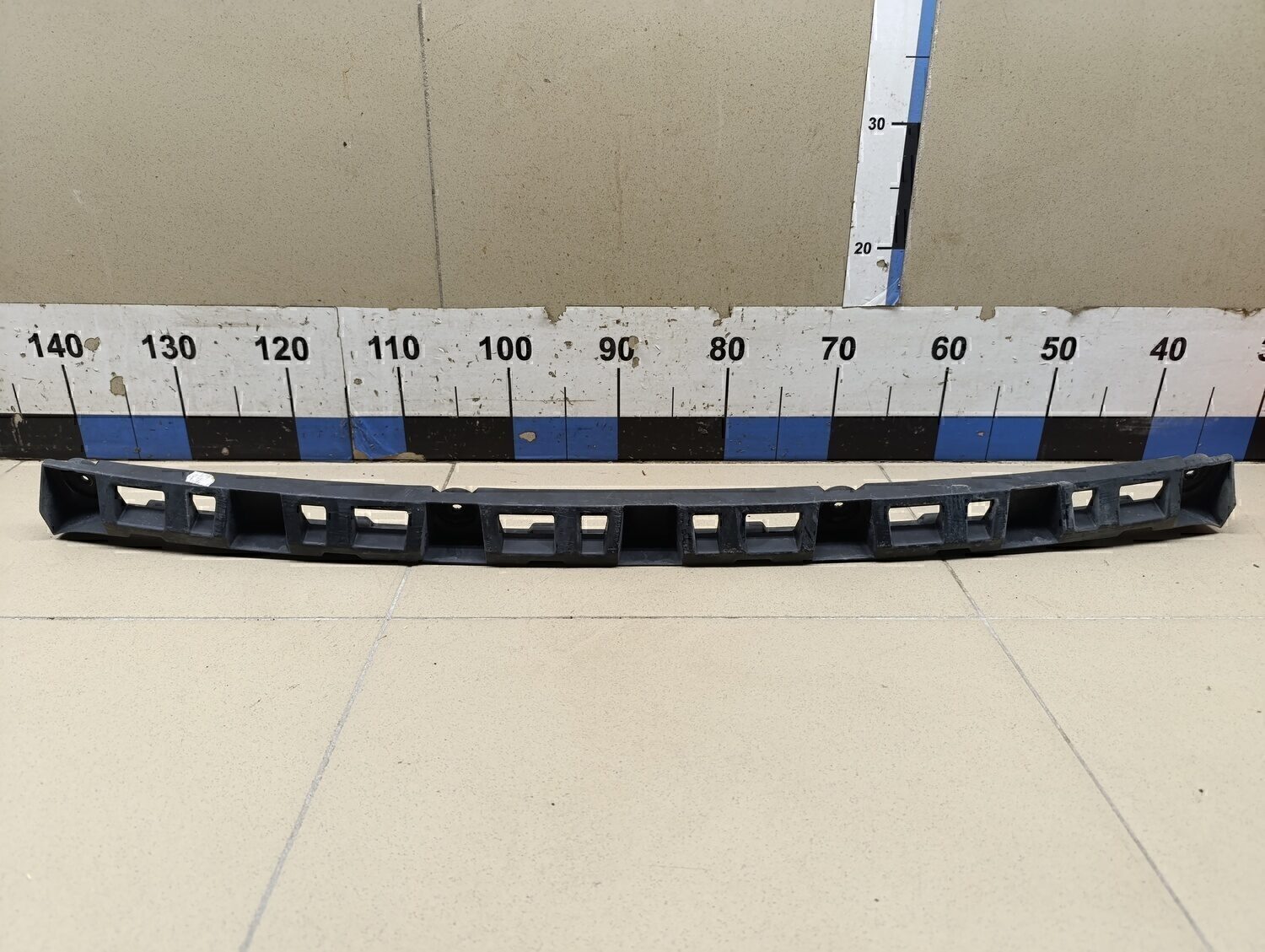 Направляющая заднего бампера VW Polo (Sed RUS) 2011>