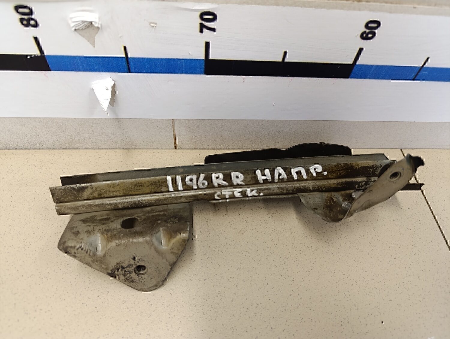 Направляющая стекла двери RENAULT Logan 2005-2014