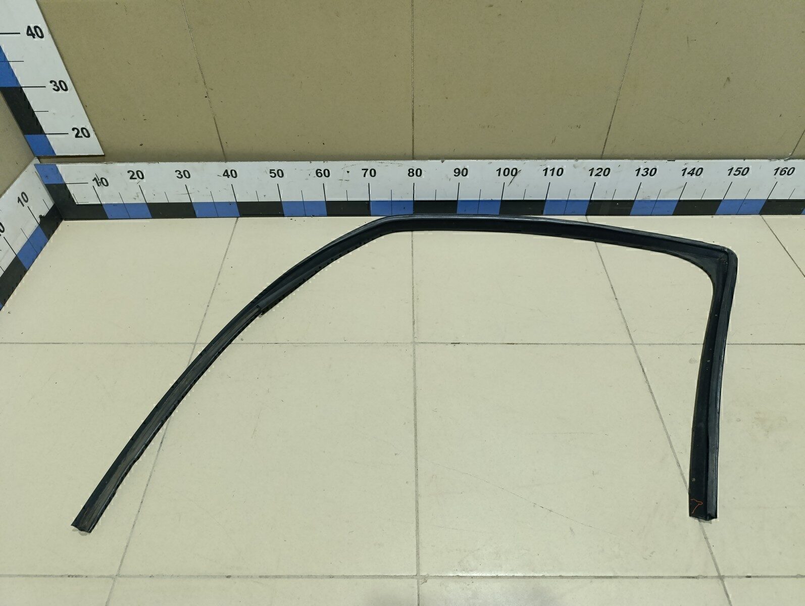 Уплотнитель стекла двери SUZUKI Vitara/Sidekick 1989-1999