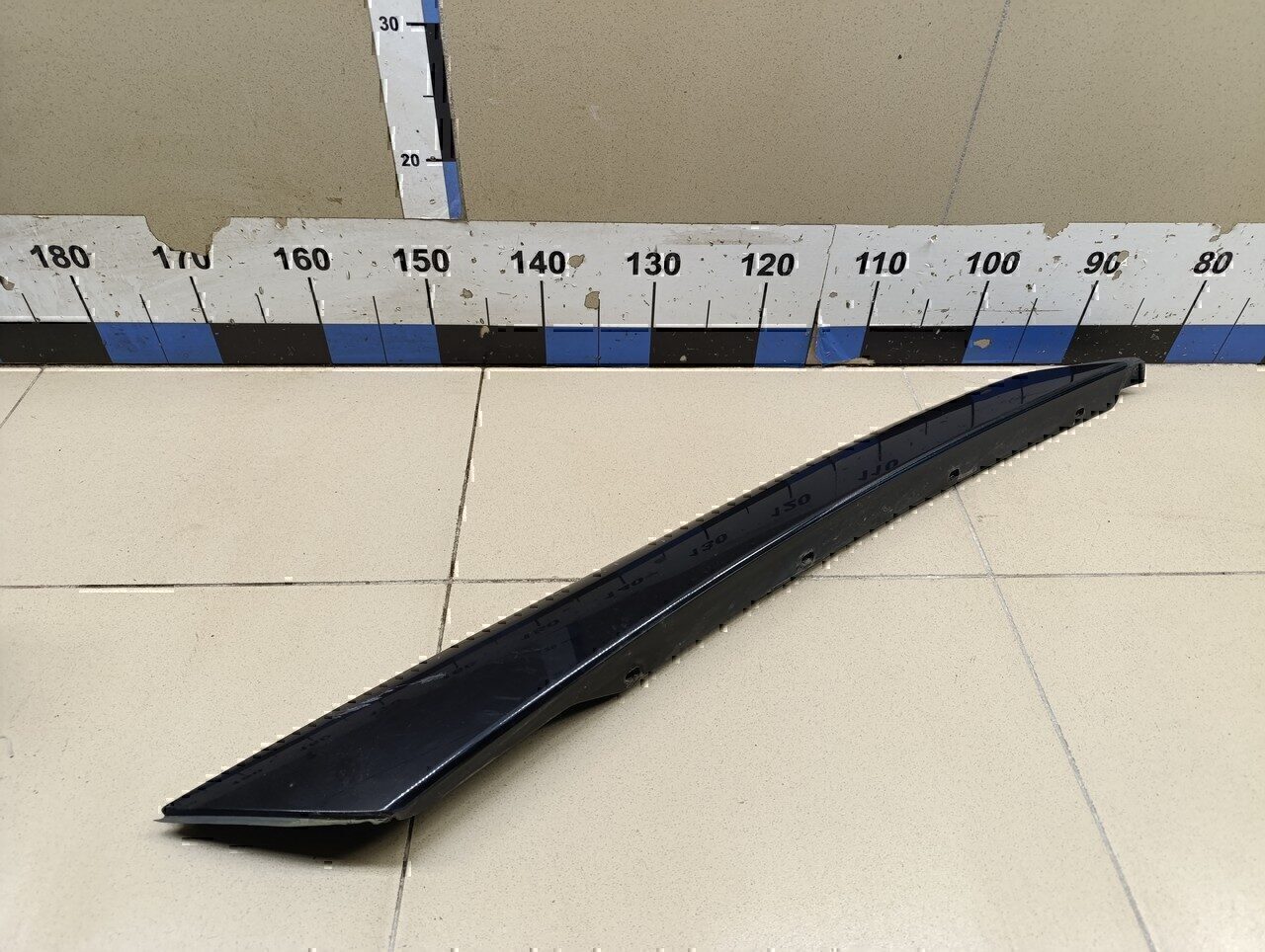 Накладка лобового стекла левая SKODA Fabia 2007-2015