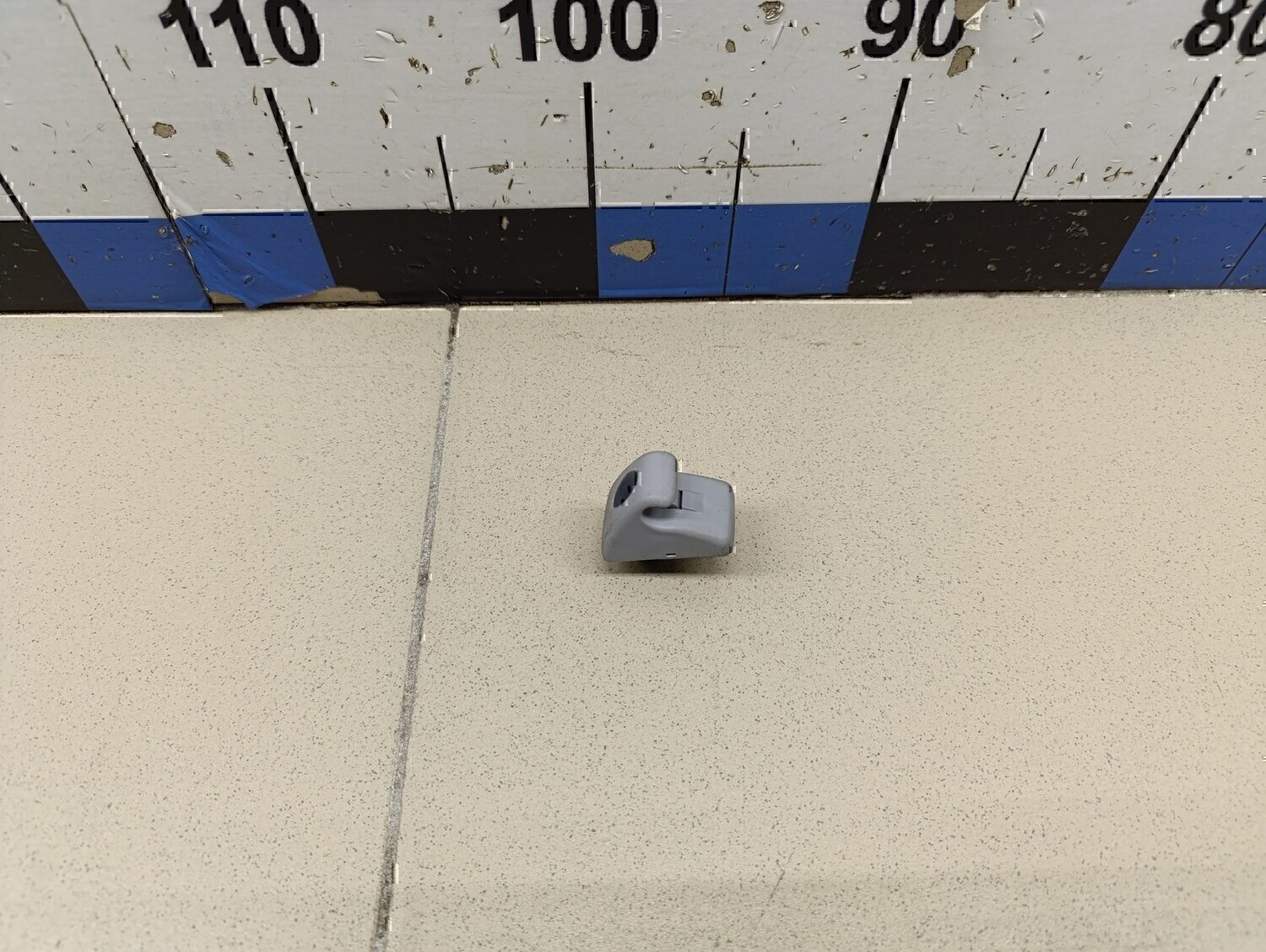 Крючок солнцезащитного козырька Chery Tiggo 4 (T17) 2017>