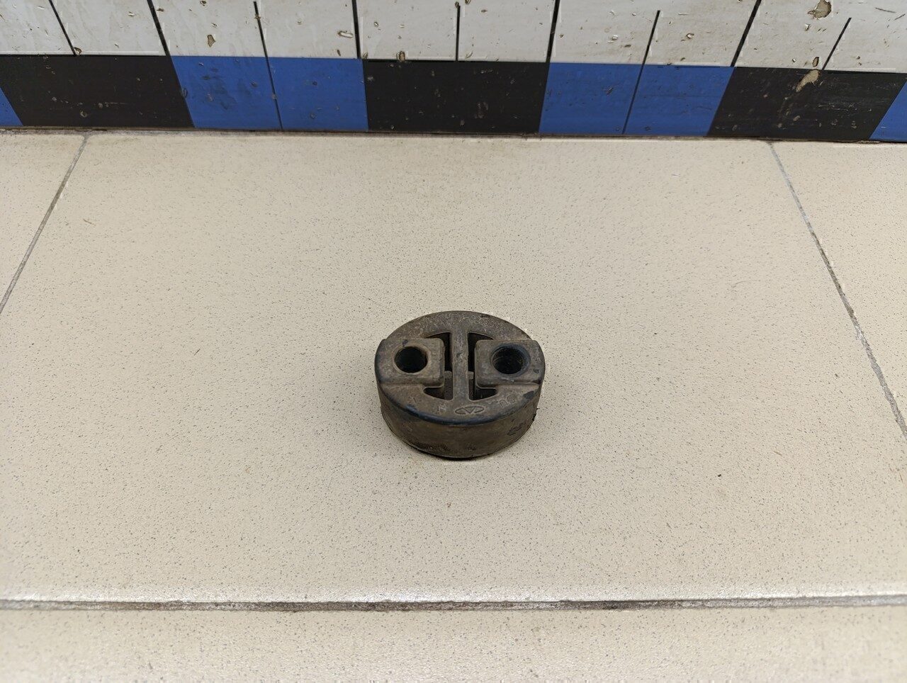 Резинка подвеса глушителя Chery Tiggo 4 (T17) 2017>