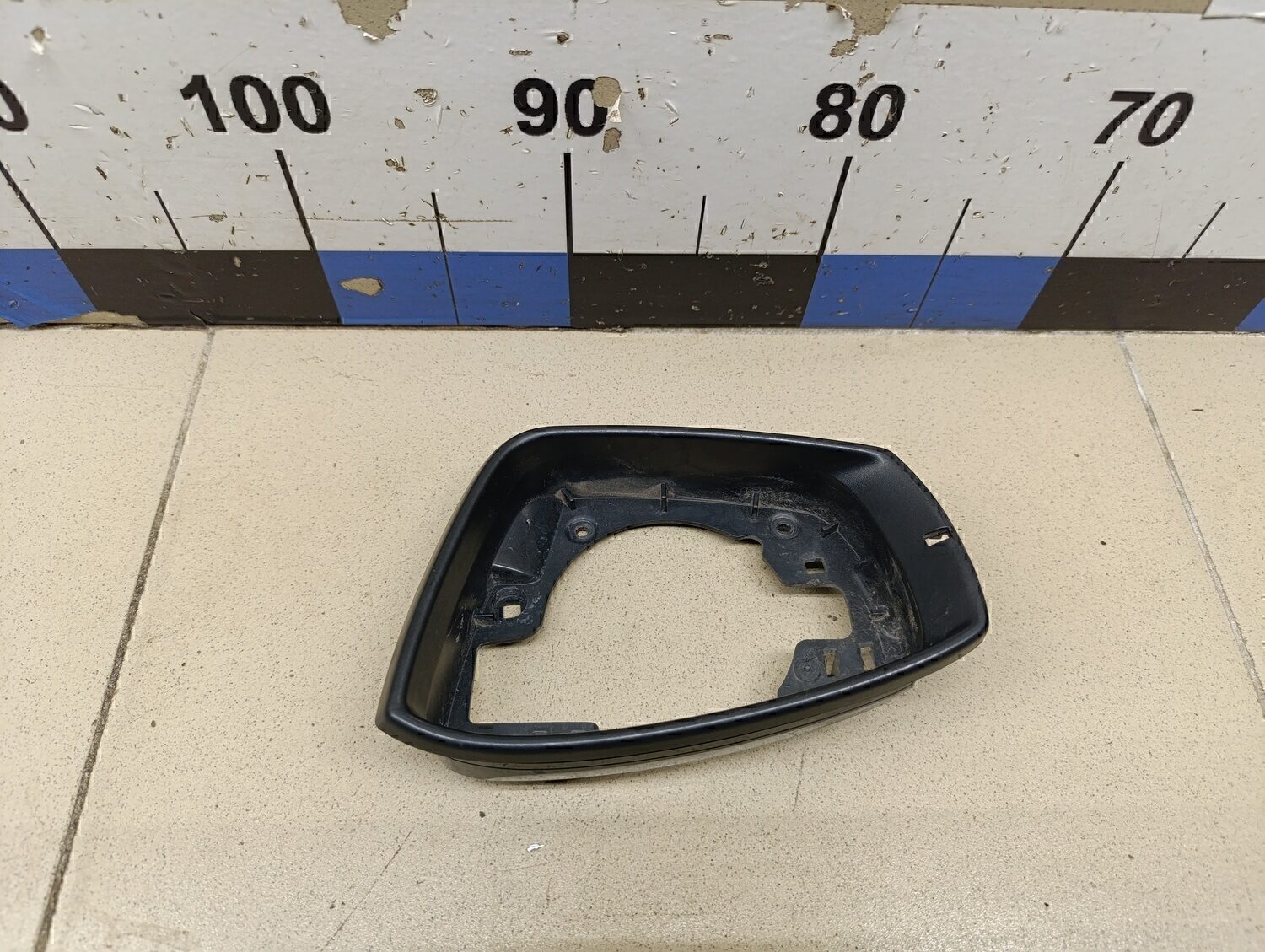 Рамка зеркала левого VW Polo (Sed RUS) 2011>