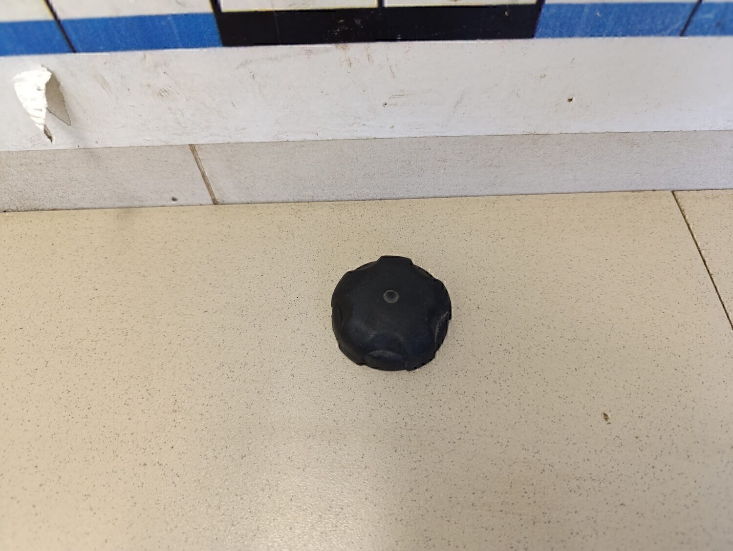 Крышка бачка омывателя VAZ Chevrolet NIVA