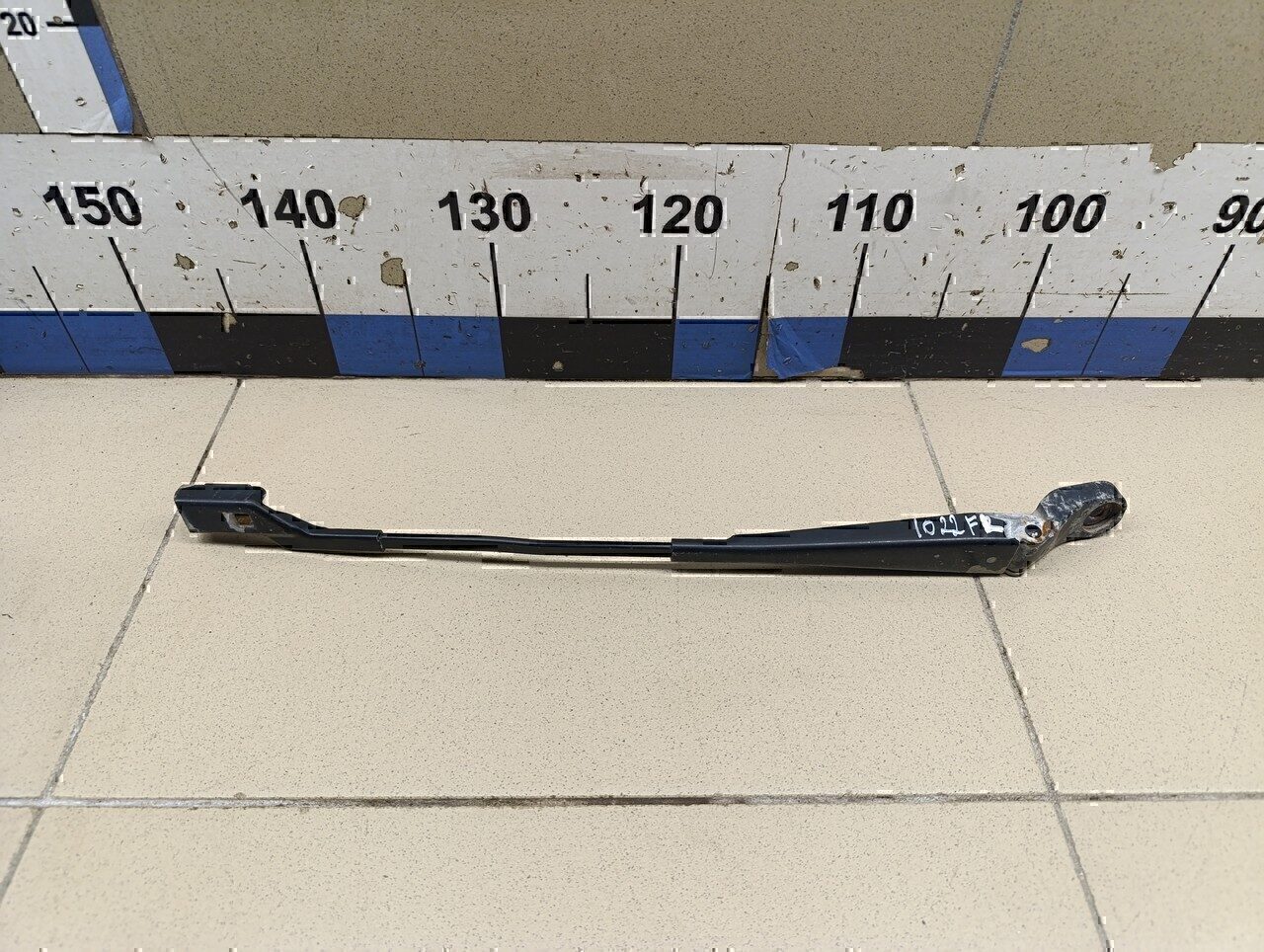 Поводок стеклоочистителя передний левый SKODA Fabia 2007-2015