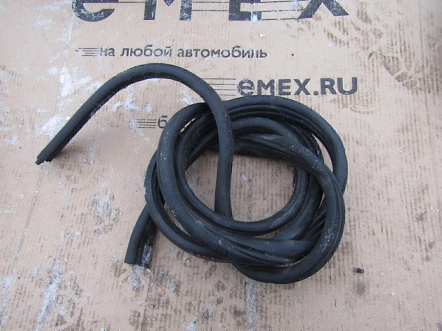 Уплотнитель двери VAZ Lada Largus 2011>