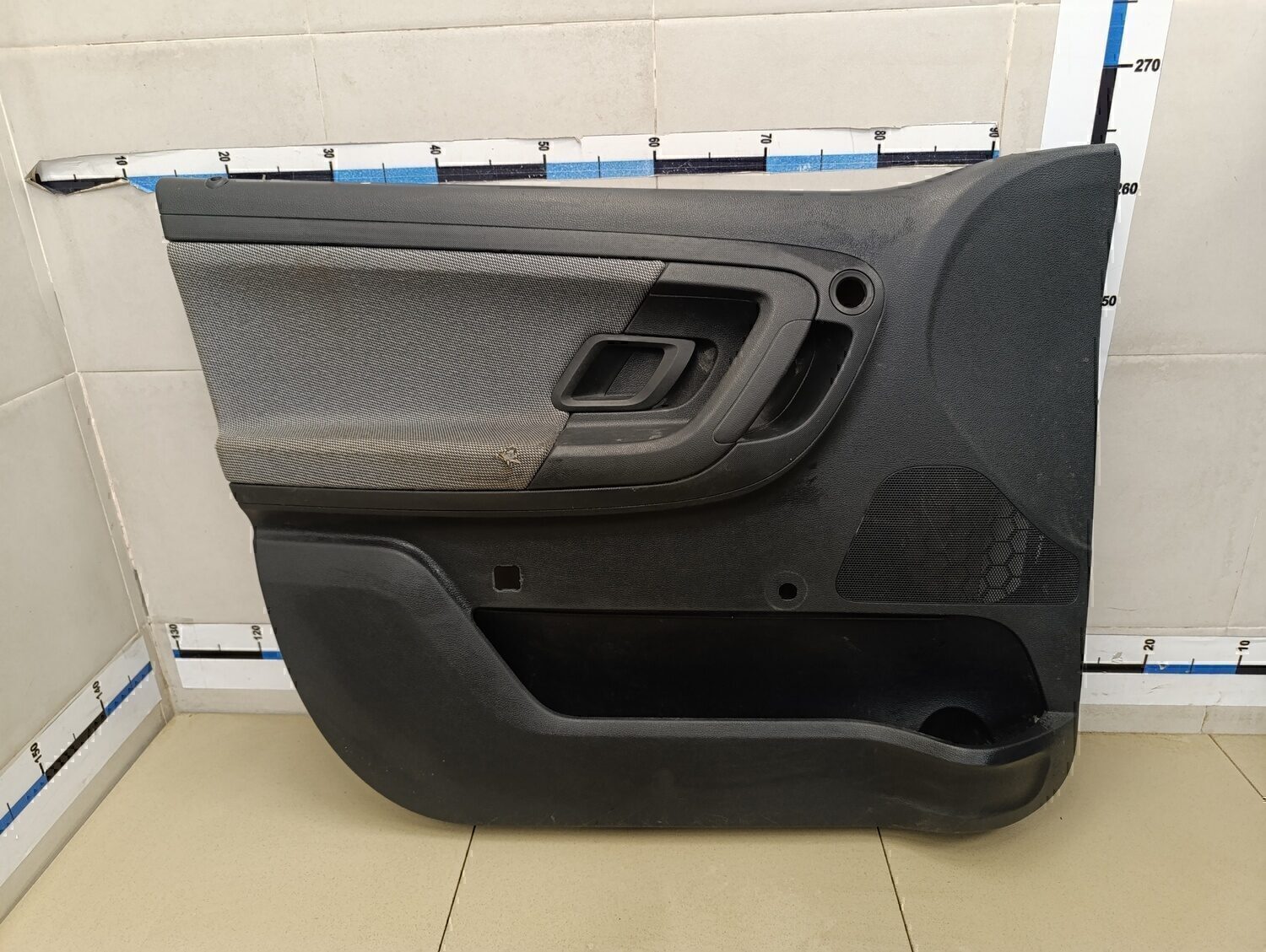 Обшивка двери передней левой SKODA Fabia 2007-2015