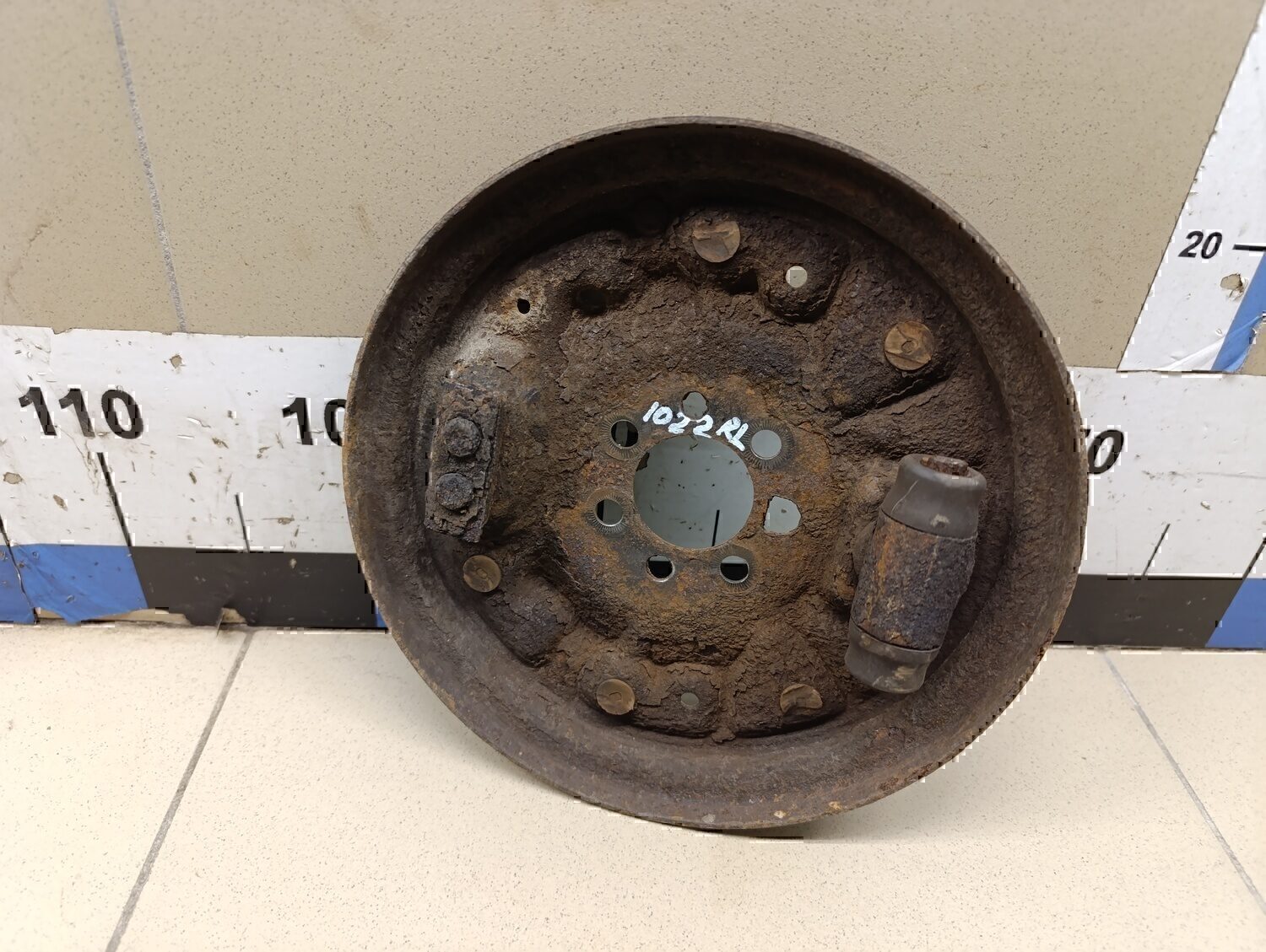 Щит опорный задний левый Audi Fabia 1999-2006