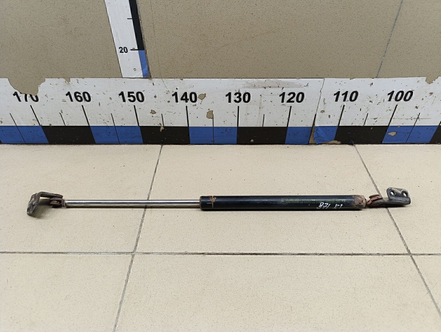 Амортизатор двери багажника HYUNDAI Terracan 2001-2007