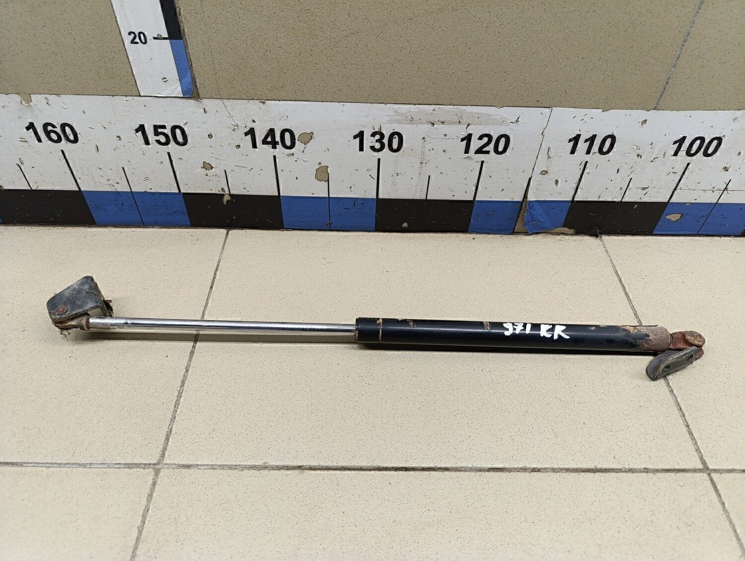 Амортизатор двери багажника HYUNDAI Terracan 2001-2007