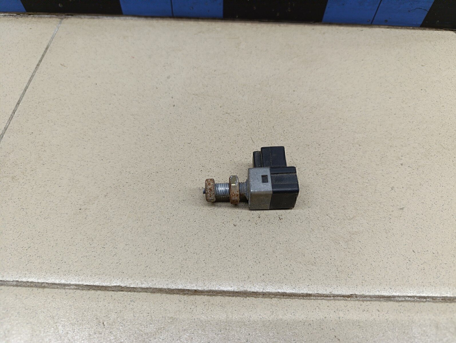 Датчик включения стопсигнала HYUNDAI Elantra 2000-2005