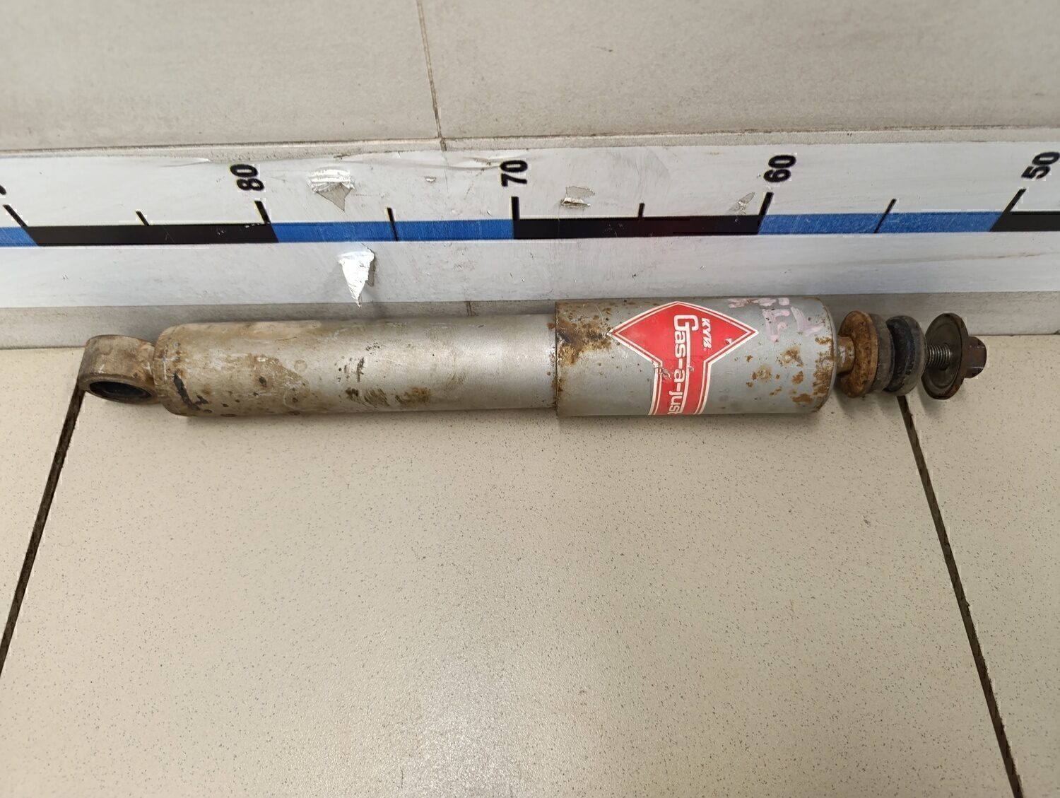 Амортизатор передний HYUNDAI Terracan 2001-2007