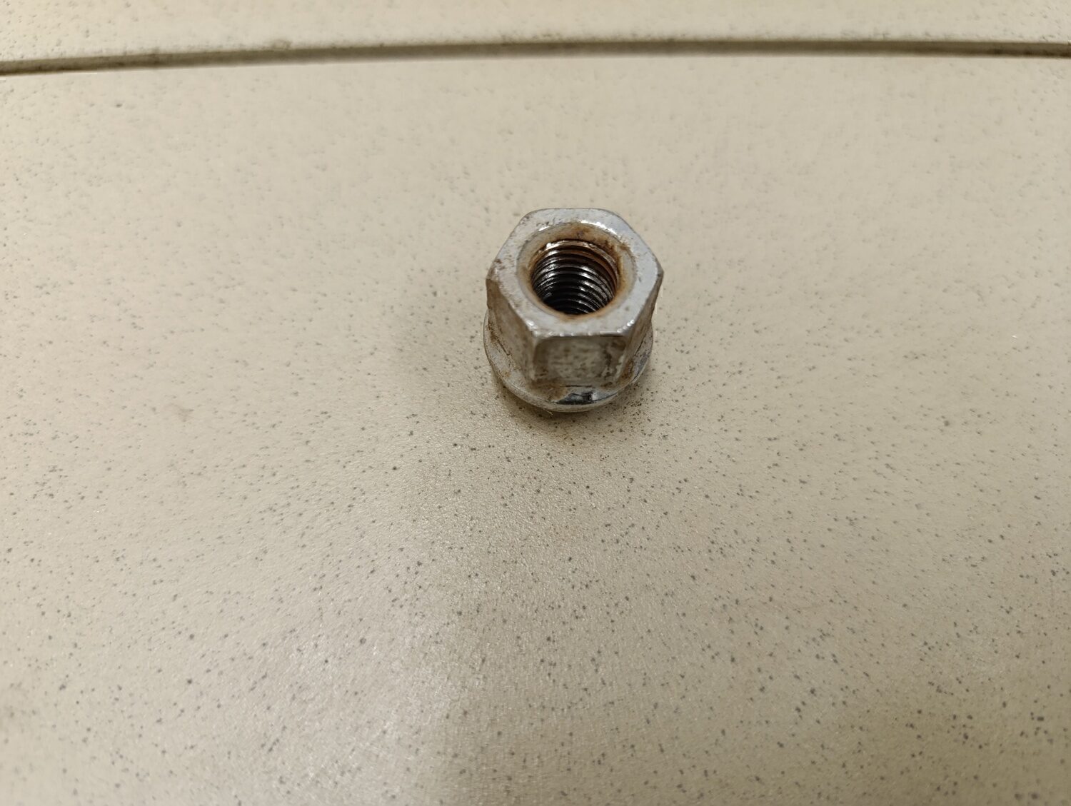 Гайка колеса Chrysler Voyager/Caravan (RG) 2001-2008