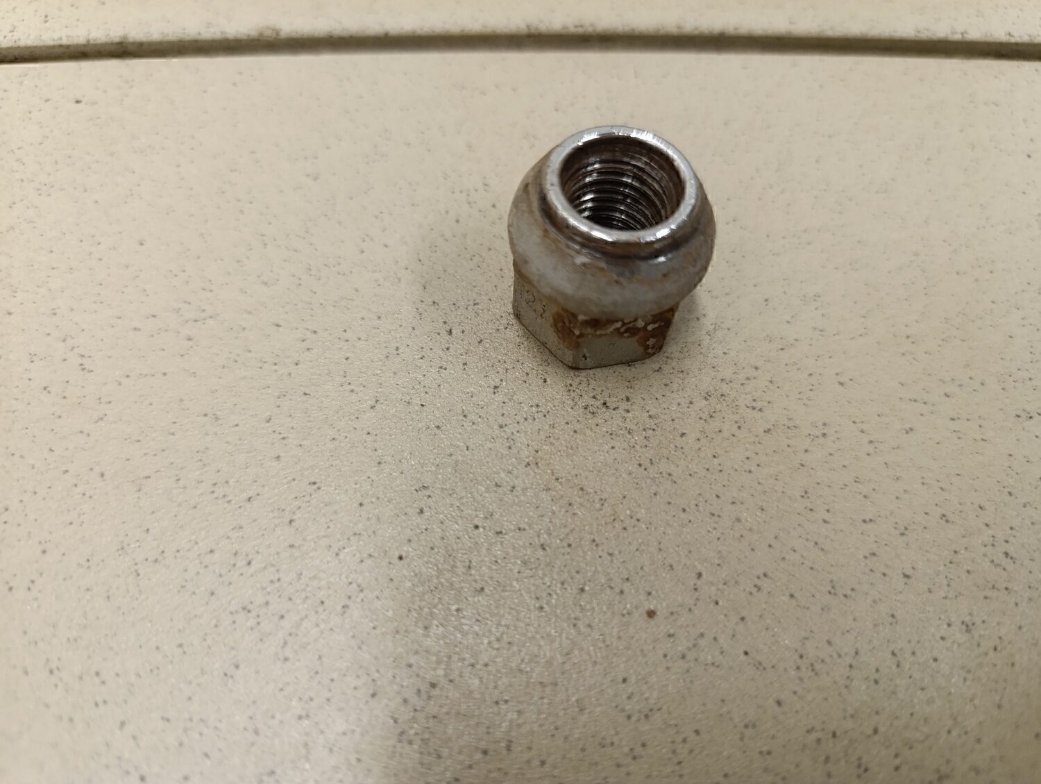 Гайка колеса Chrysler Voyager/Caravan (RG) 2001-2008