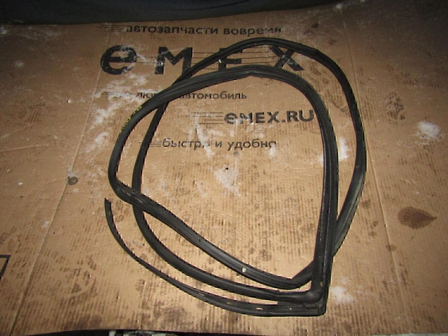 Уплотнитель двери MITSUBISHI Lancer (CS/Classic) 2003-2006