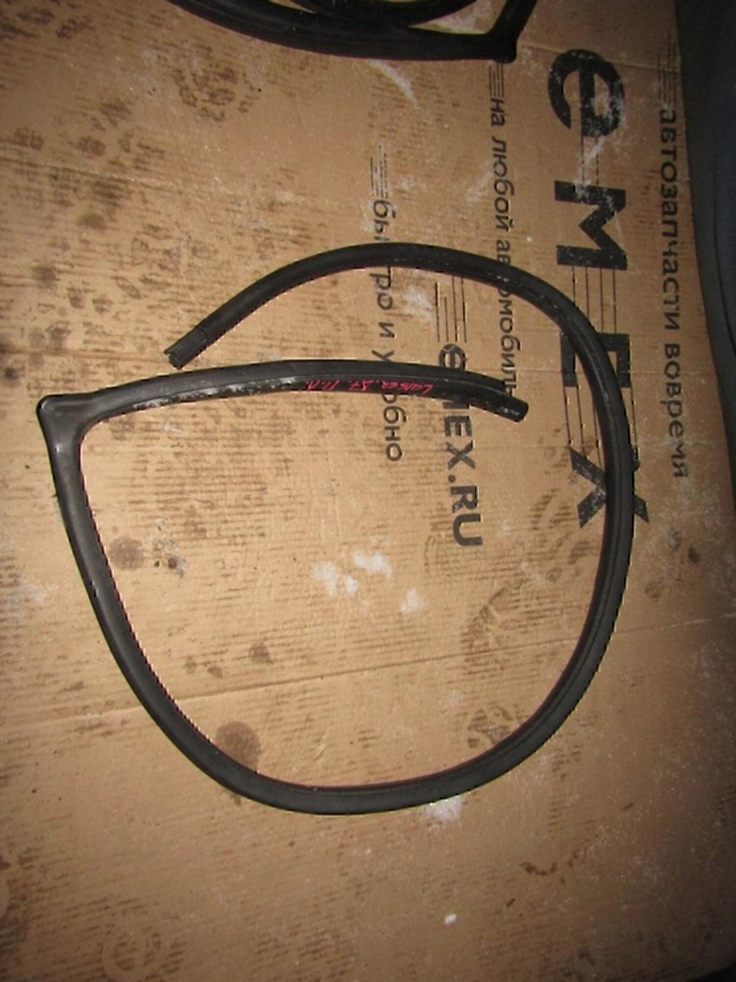 Уплотнитель двери MITSUBISHI Lancer (CS/Classic) 2003-2006