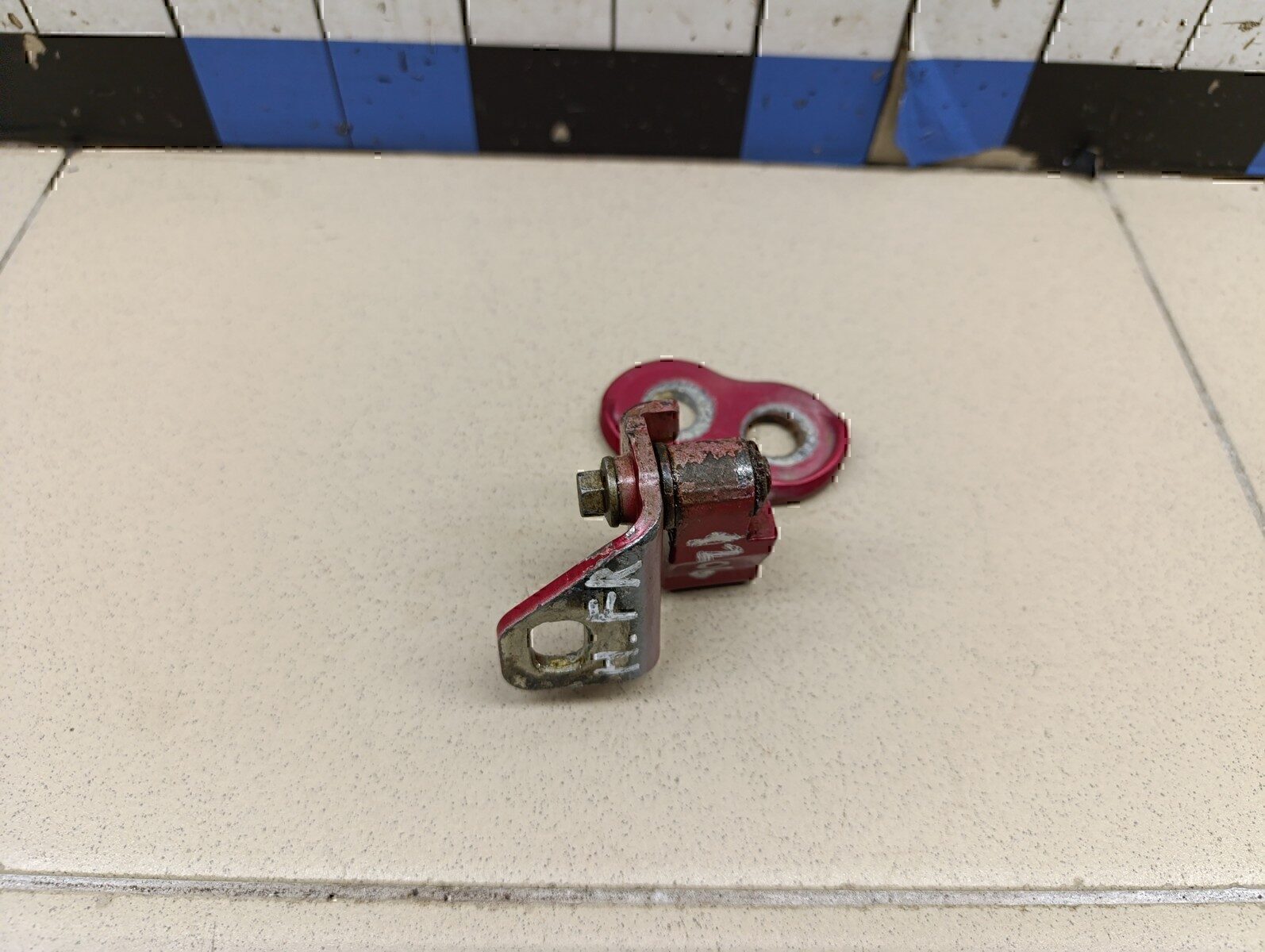 Петля двери передней правой нижняя FORD Focus III 2011>