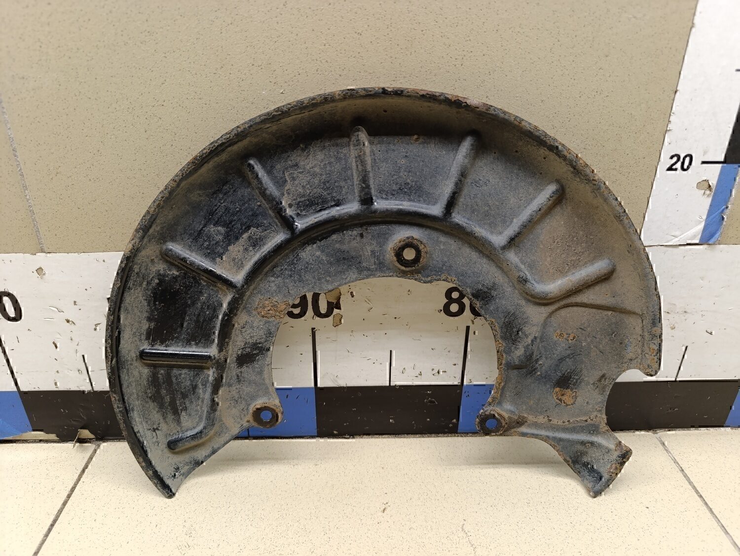 Пыльник тормозного диска Audi Passat [B6] 2005-2010