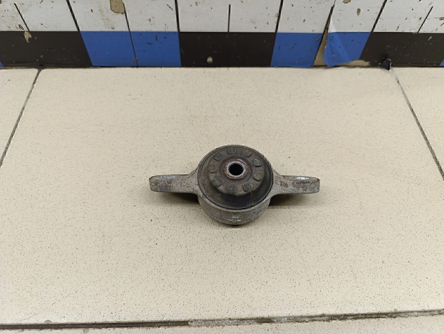 Опора заднего амортизатора HYUNDAI Solaris 2017>