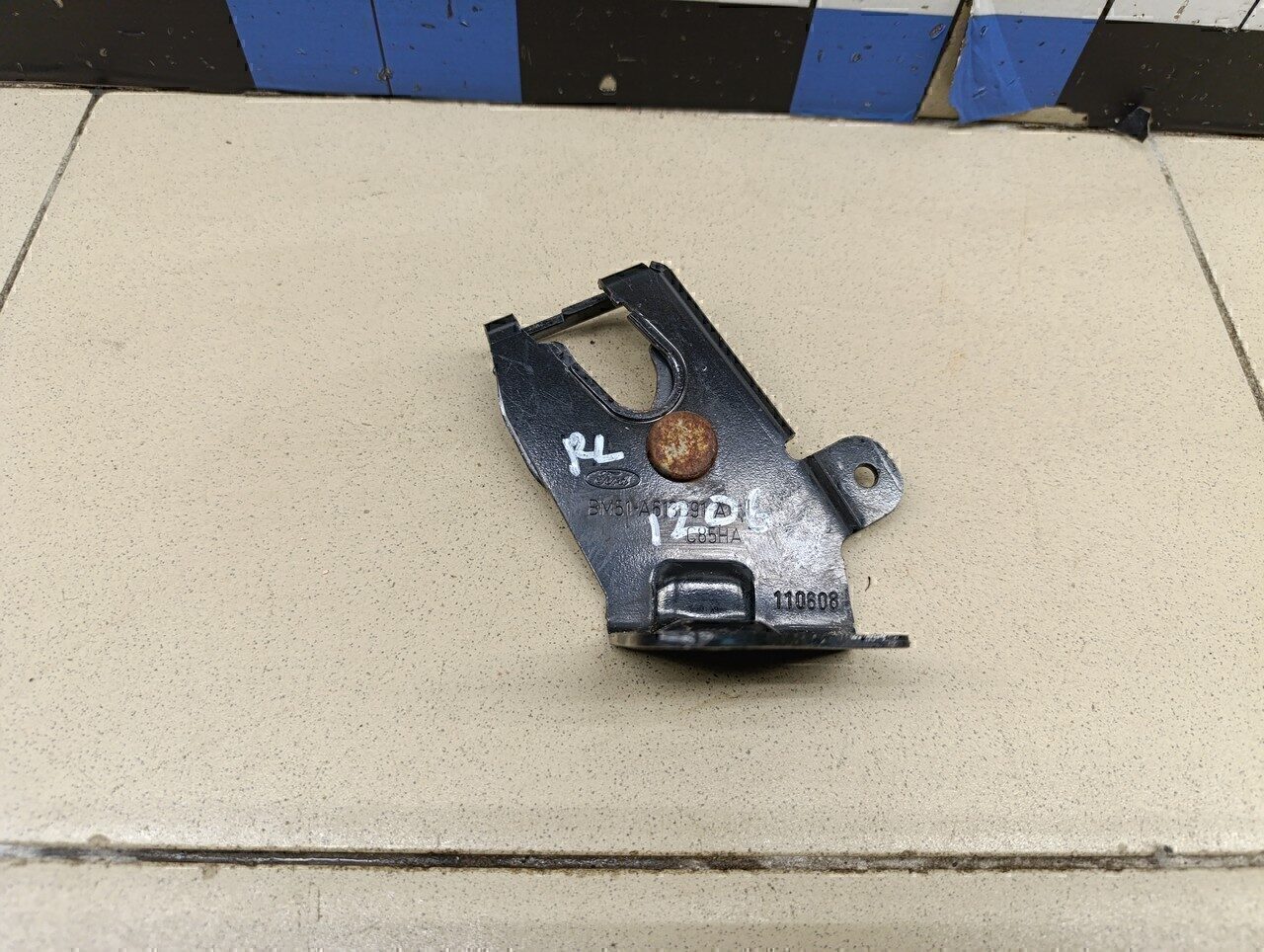 Замок спинки сиденья FORD Focus III 2011>