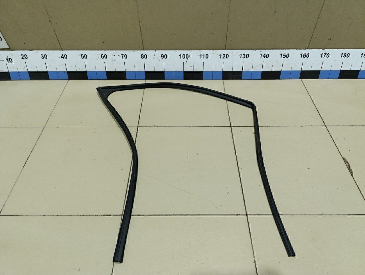 Уплотнитель стекла двери Omoda C5 (T19C) 2022>