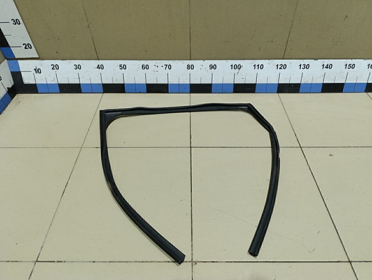 Уплотнитель стекла двери Omoda C5 (T19C) 2022>