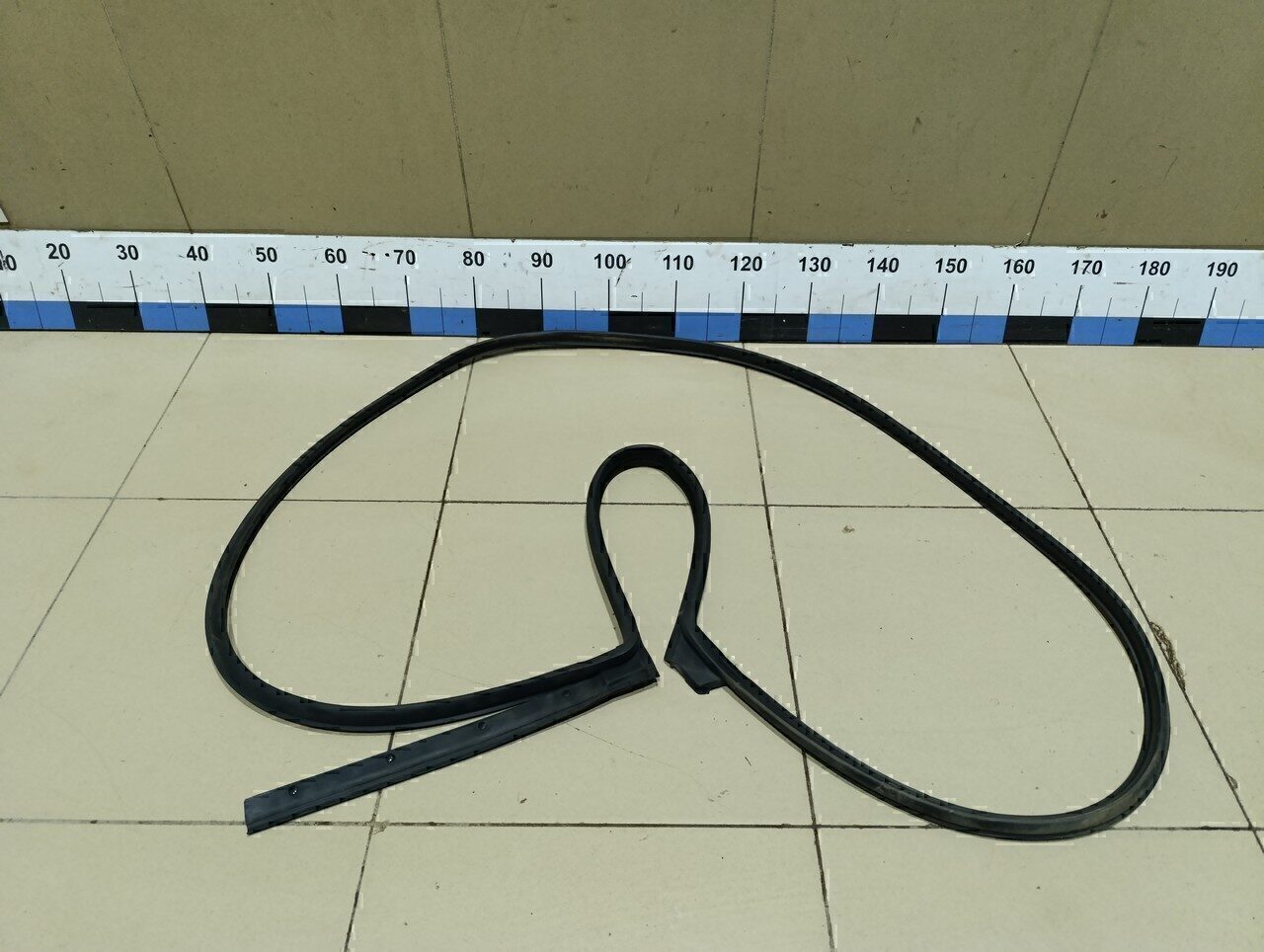 Уплотнитель двери Omoda C5 (T19C) 2022>