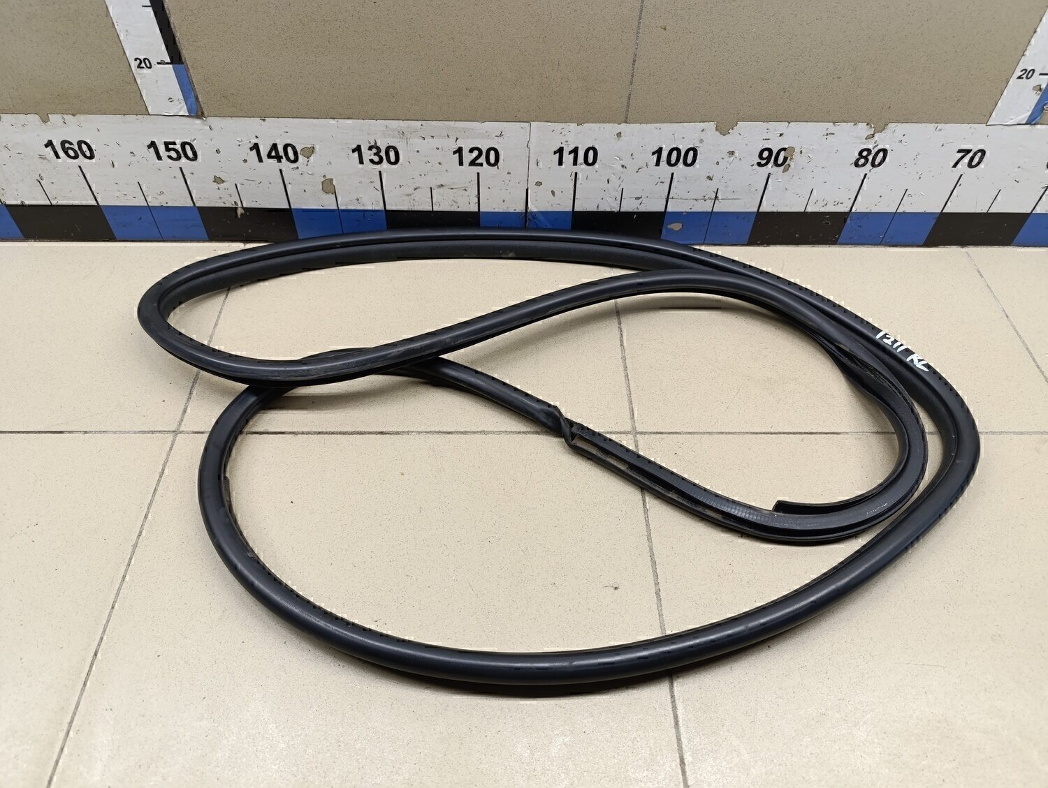 Уплотнитель (внутри) TOYOTA Avensis III 2009>