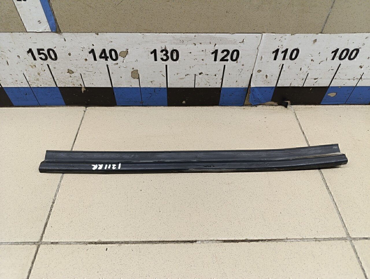 Уплотнитель двери TOYOTA Avensis III 2009>