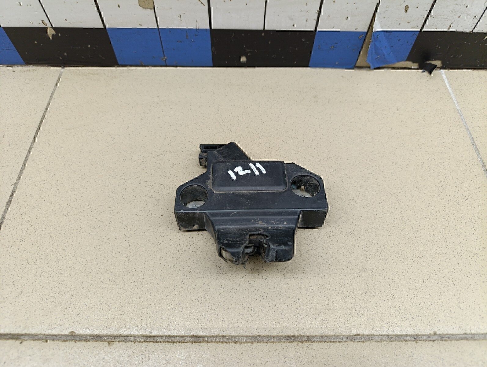 Замок багажника TOYOTA Avensis III 2009>