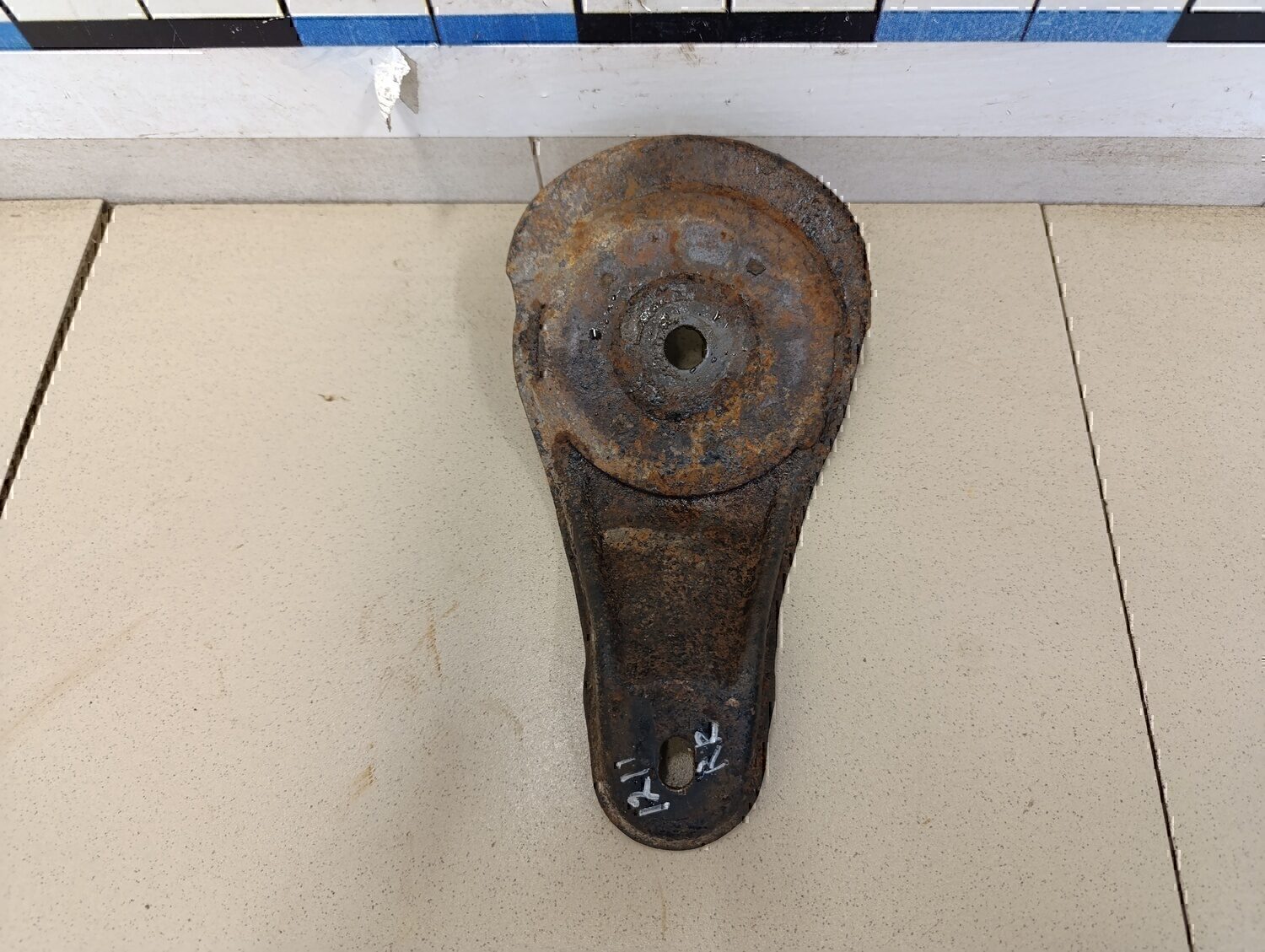 Кронштейн задней балки TOYOTA Avensis III 2009>