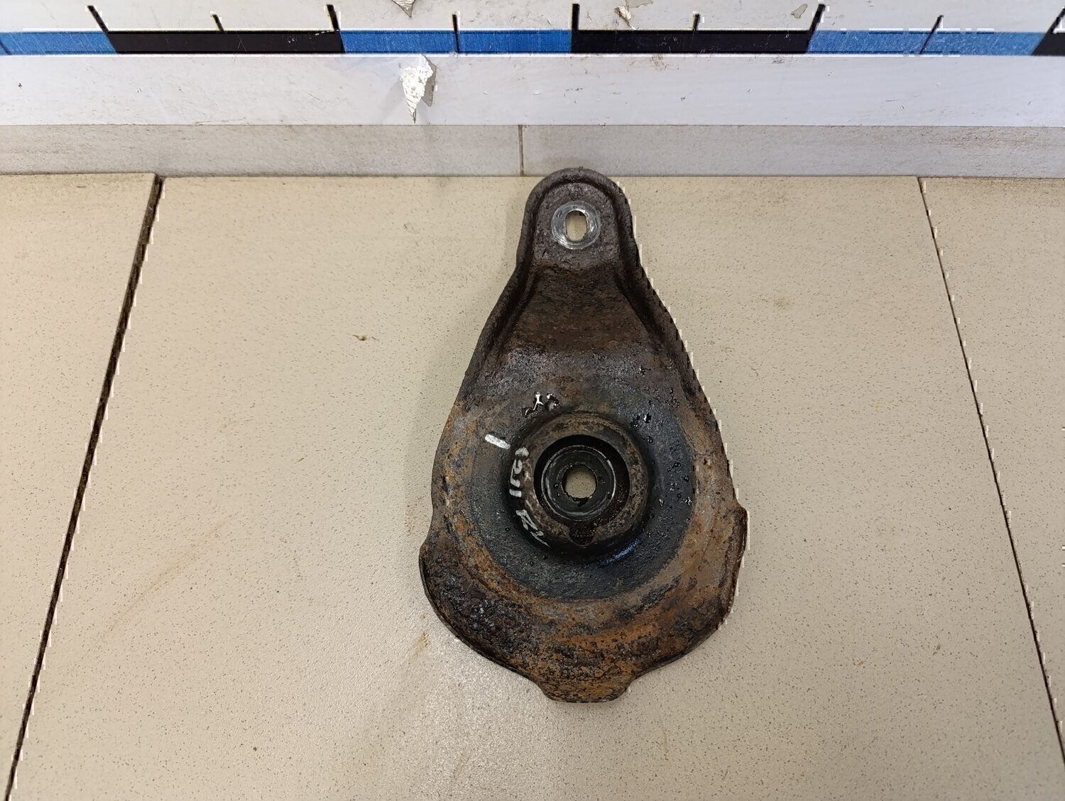 Кронштейн задней балки TOYOTA Avensis III 2009>