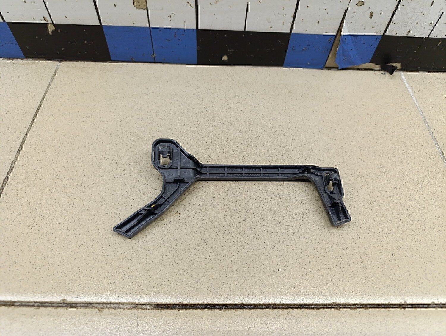 Кронштейн (сопут. товар) TOYOTA Avensis III 2009>