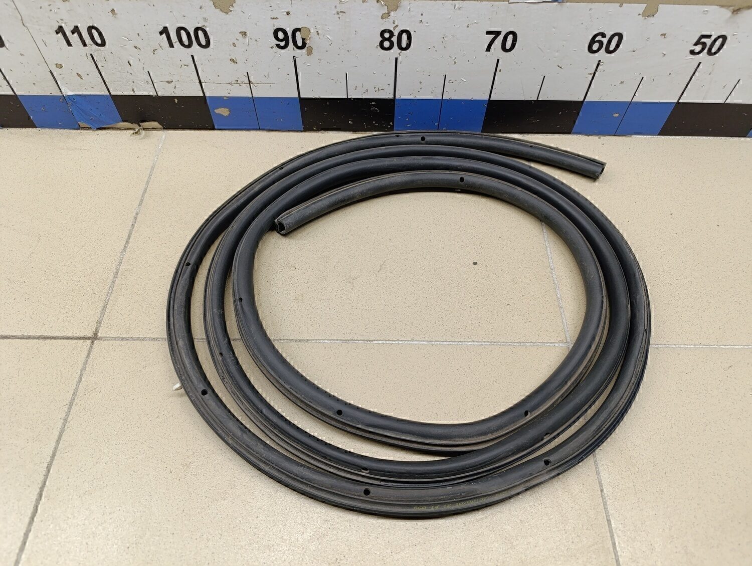 Уплотнитель двери FORD Focus II 2005-2008