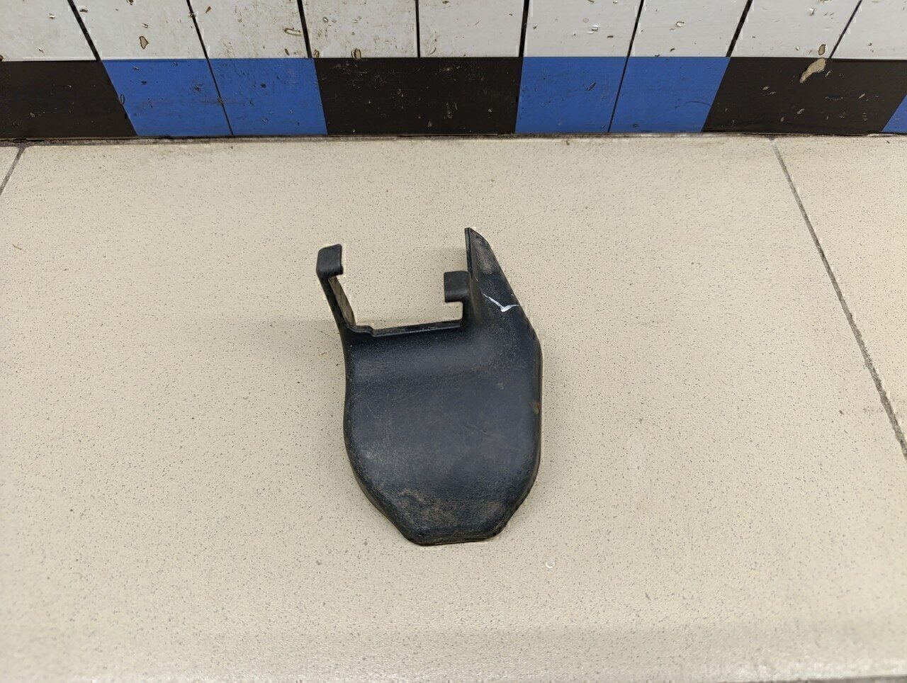 Крышка кронштейна сиденья TOYOTA Avensis III 2009>